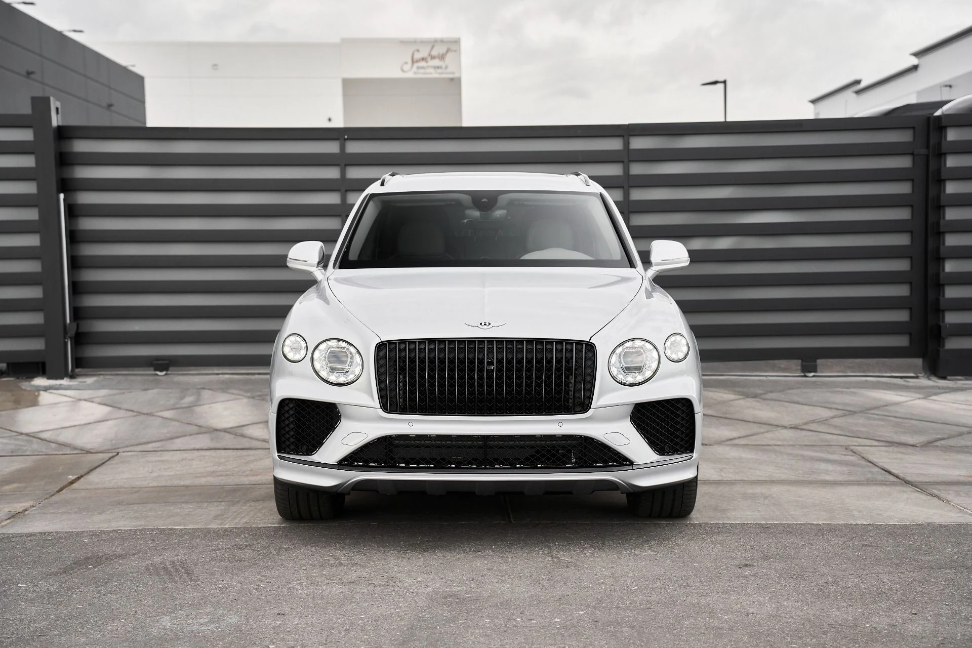 mph012_2129370973_Used_2023_Bentley_Bentayga_EWB_Azure_1763502484_8b902a07d4