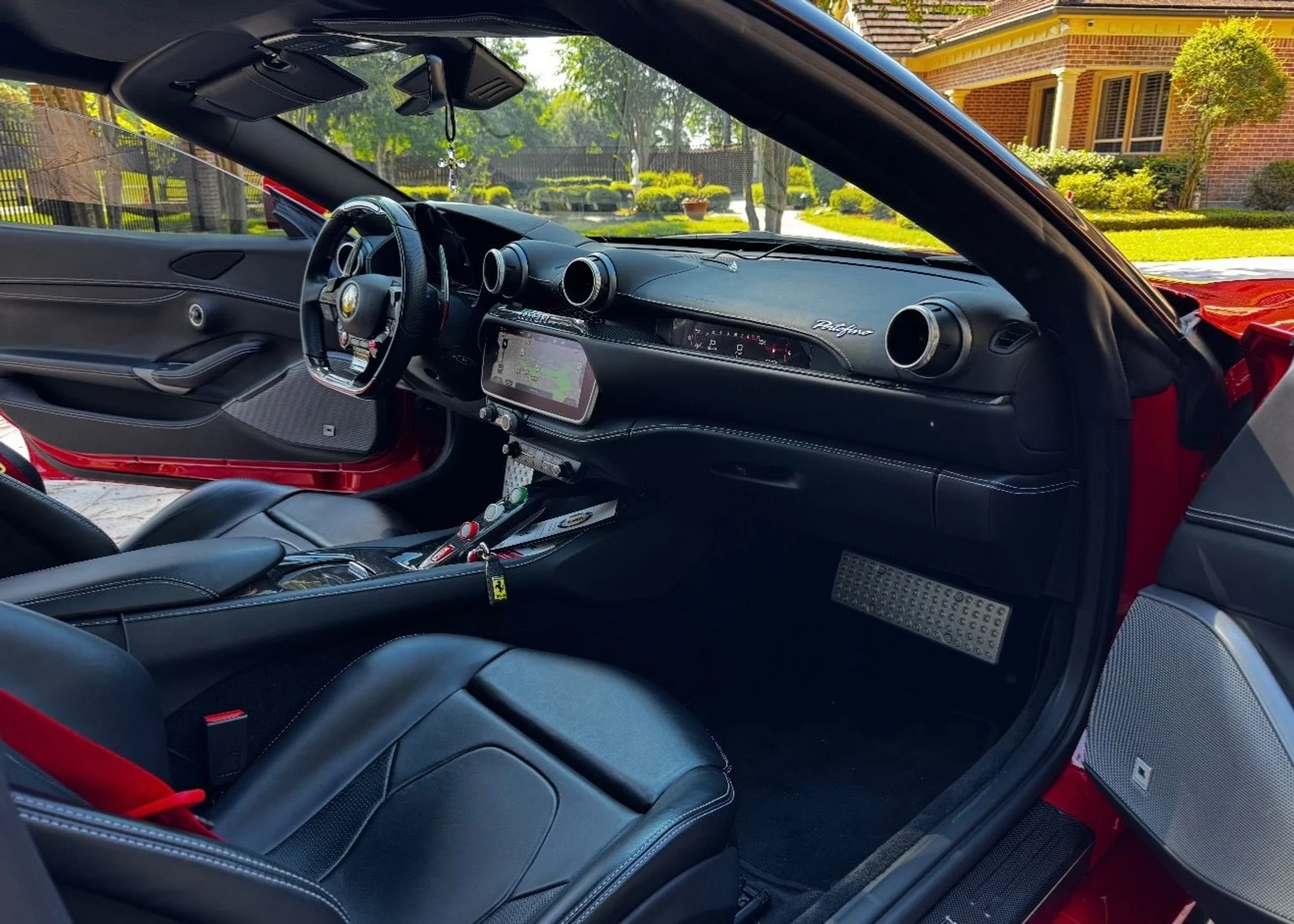 mph012_2136170160_Used_2019_Ferrari_Portofino_1760471449_9574586121