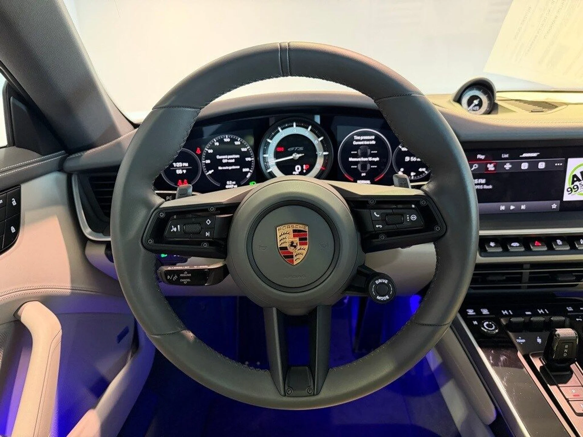 mph012_2137762777_b240dbcd3d12c4474bb4fa4ca5f564d8x_0723e83c76