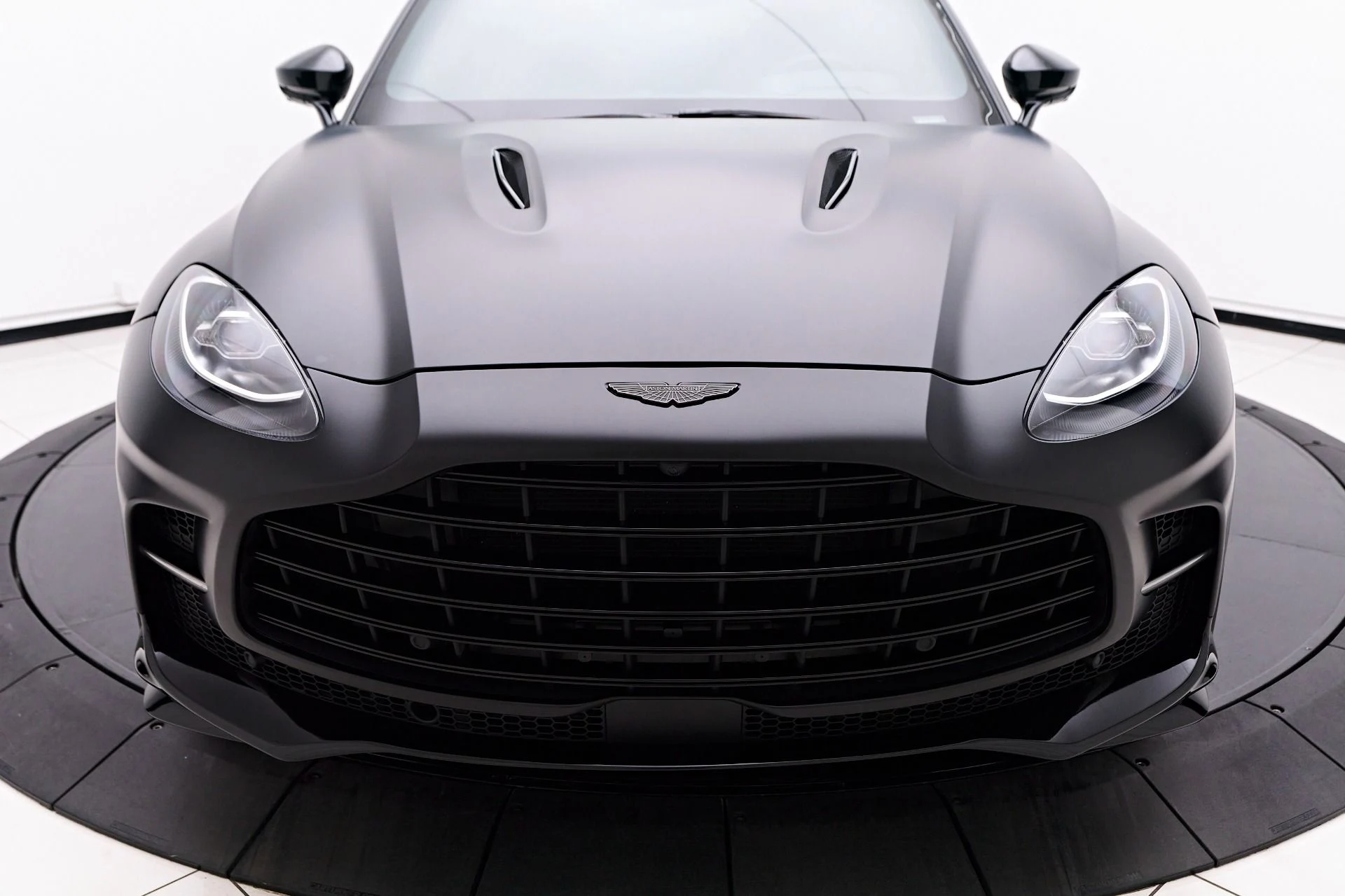 mph012_2138625477_Used_2023_Aston_Martin_DBX_707_1731378416_416bf44a49