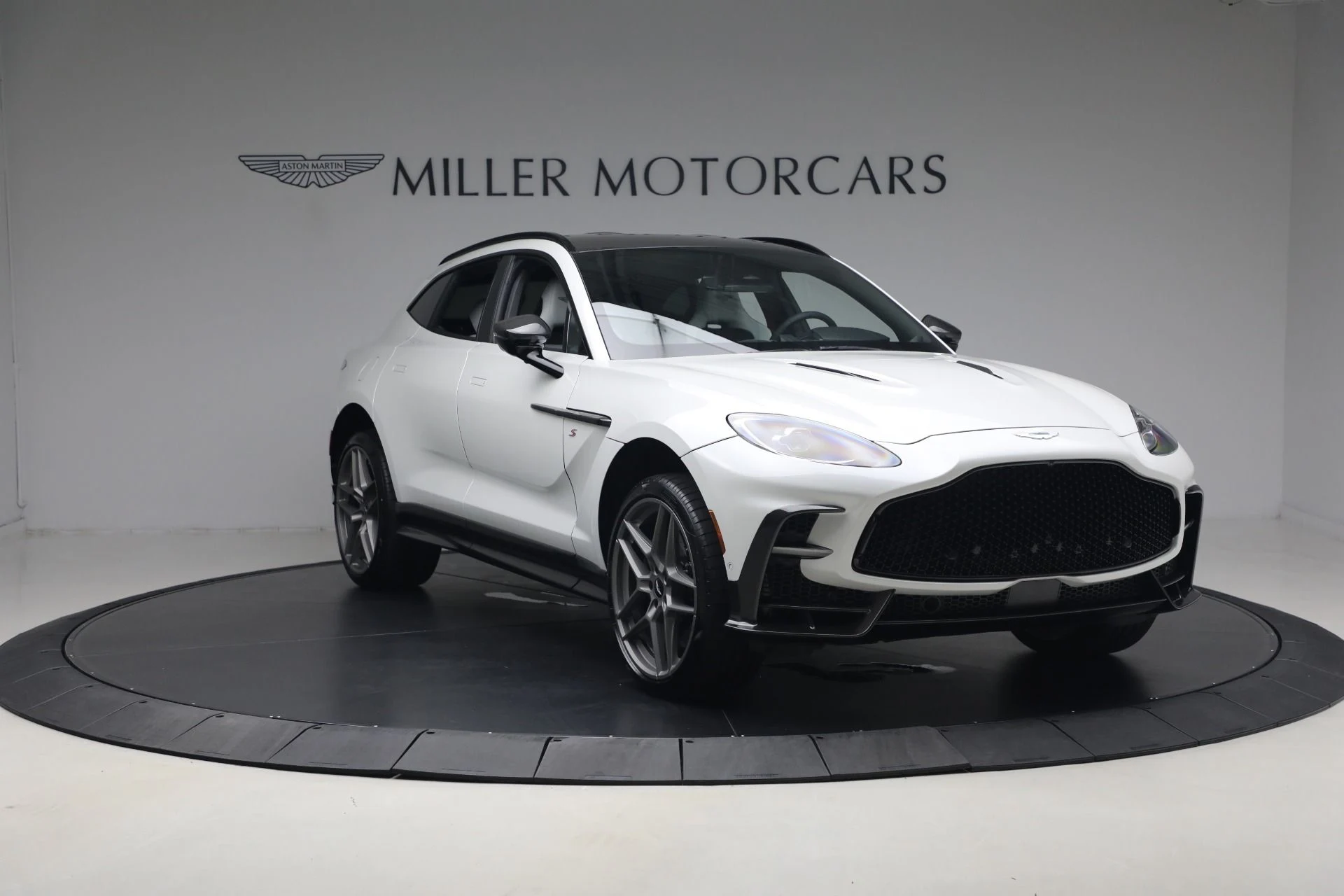 mph012_2144520199_New_2026_Aston_Martin_DBX_S_1779888036_be81725ce0
