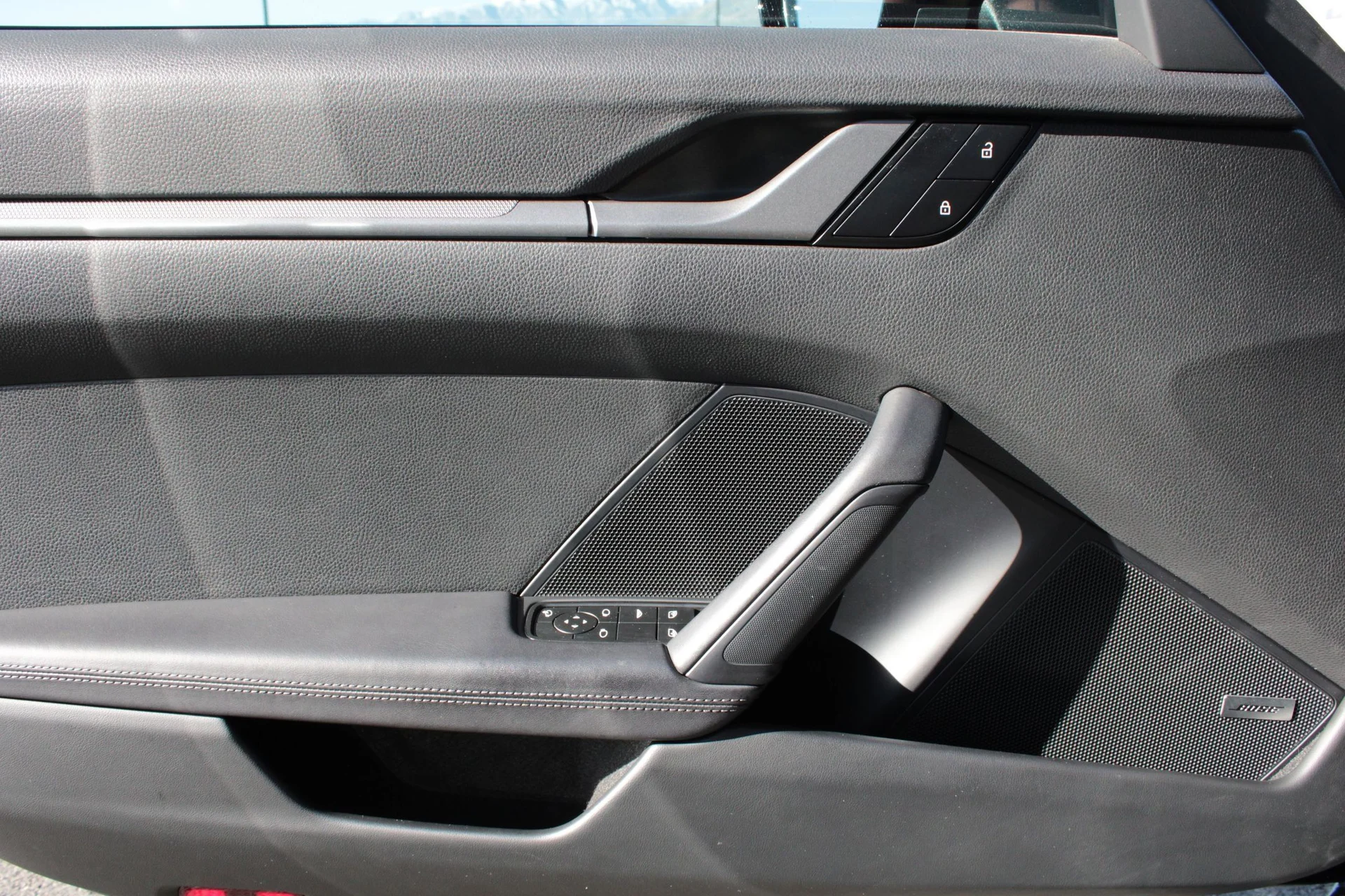 mph012_2147903327_c315b1a723c046462210f7bbe1977961_278aa295ad