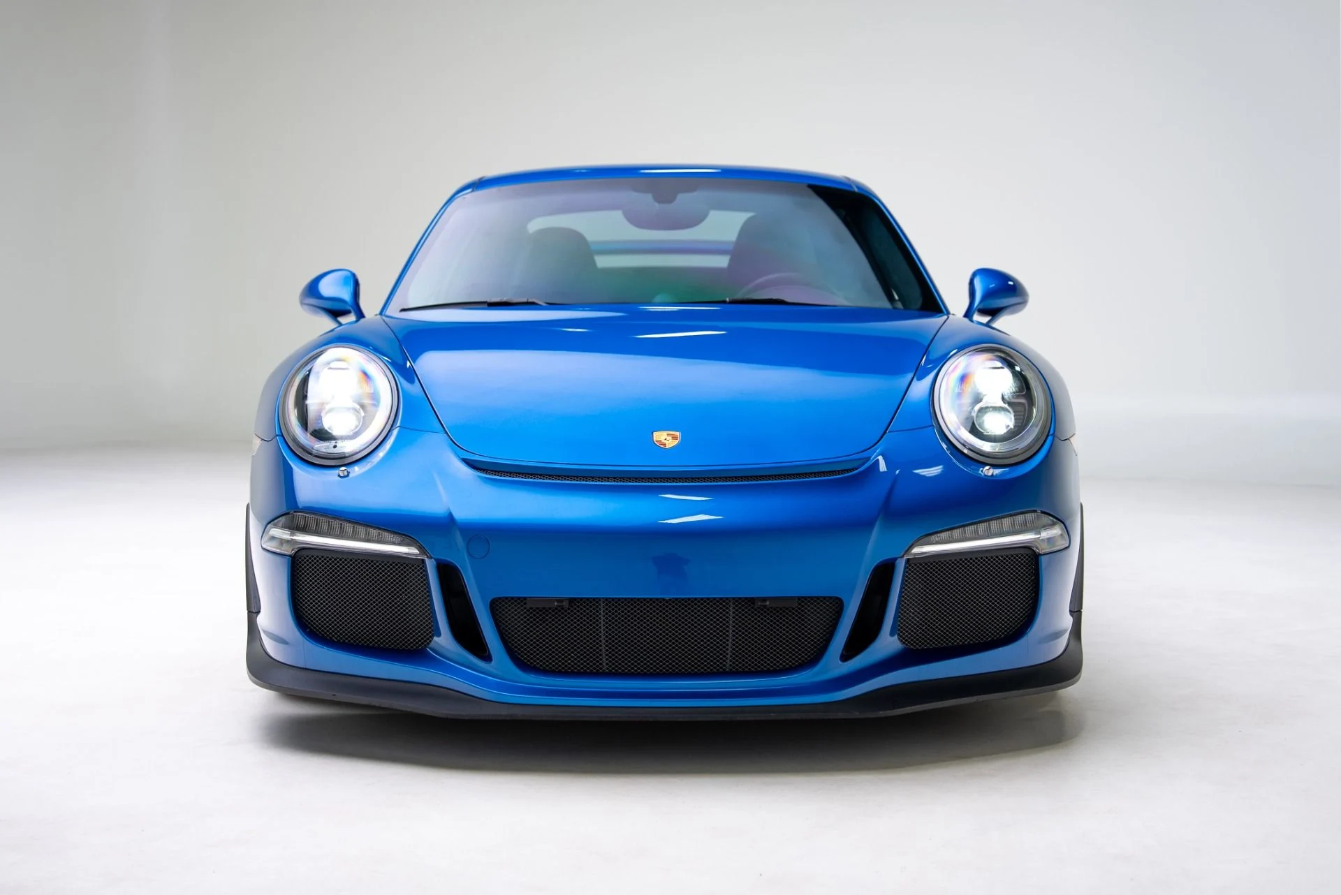 mph012_2157640667_Used_2015_Porsche_911_GT_3_1768869479_2636dba616