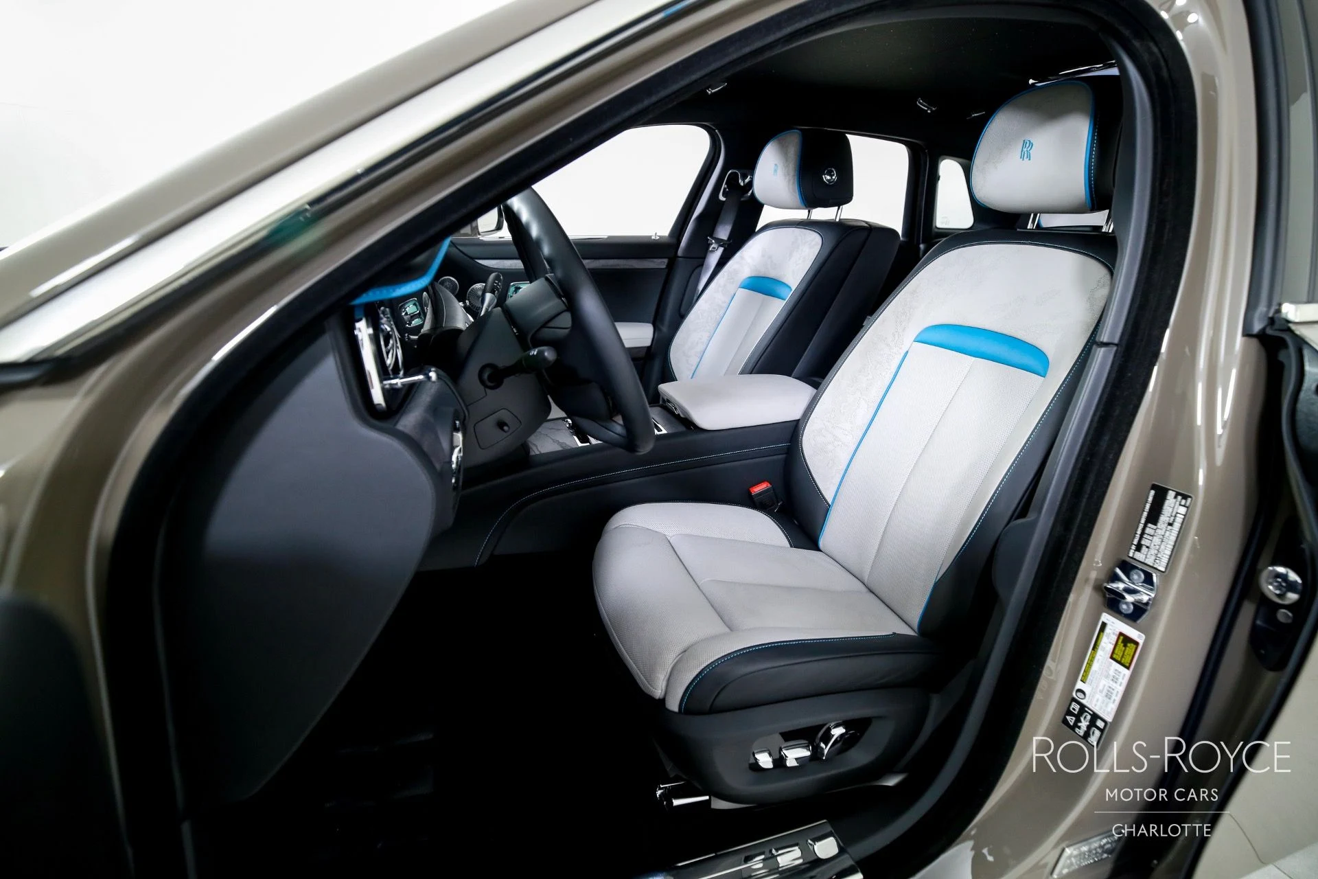 mph012_2158222138_Used_2025_Rolls_Royce_Ghost_1759510962_f54b897e86
