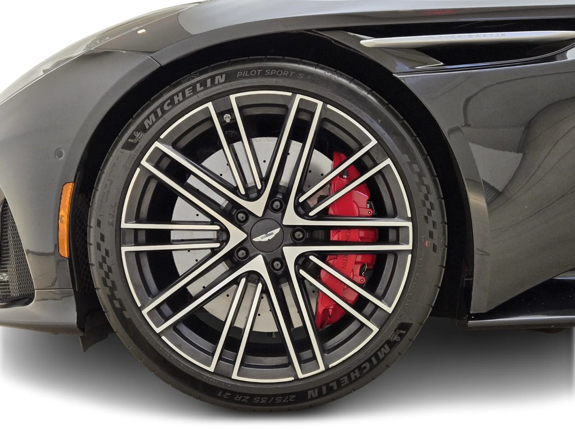 mph012_2161548709_Used_2024_Aston_Martin_DB_12_1753163967_6c9432ecfe