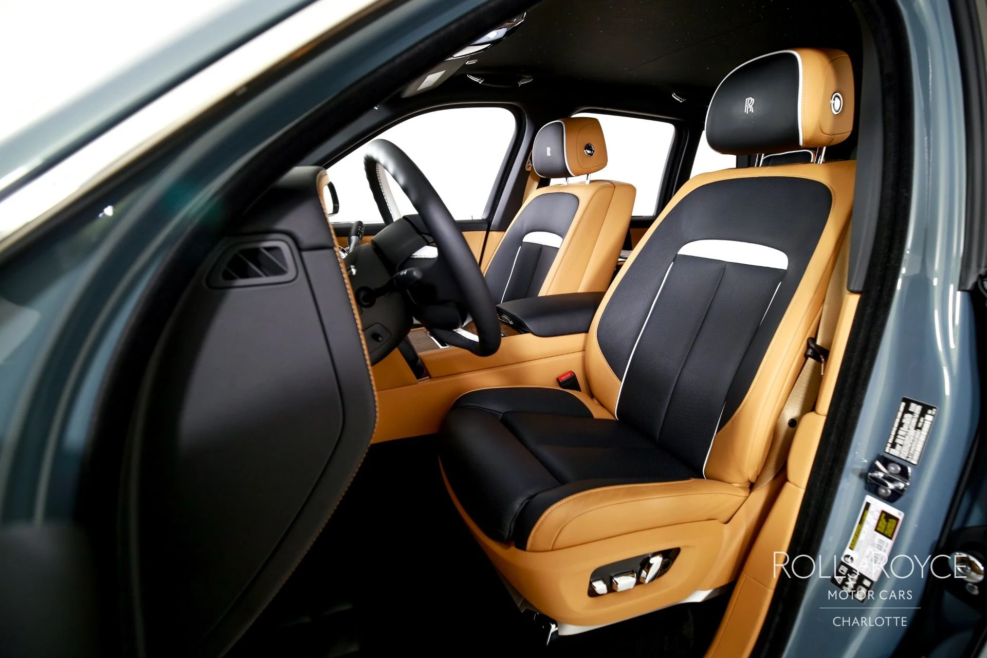 mph012_216541619_Used_2025_Rolls_Royce_Cullinan_1759510735_7f368699d0