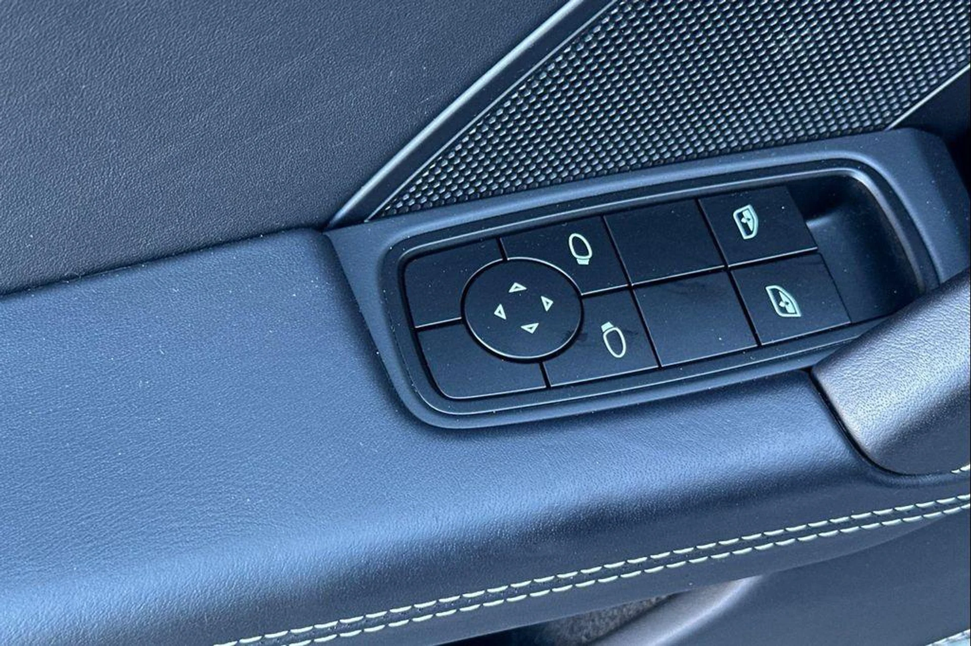 mph012_2166214246_QYF_Md_X_z3jmop_YP_0_V9_E_Dx_Qj_As7w_761404a724