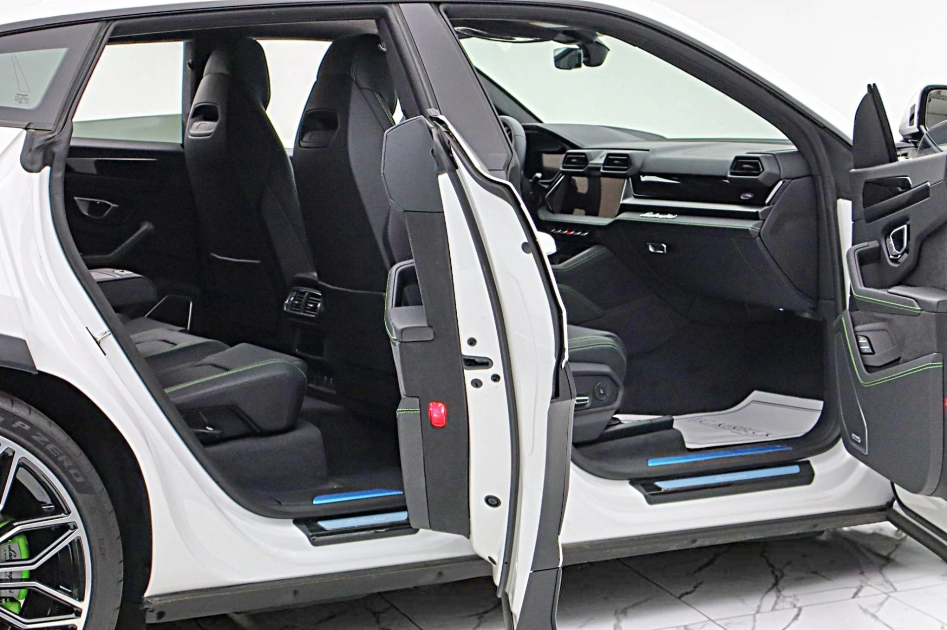 mph012_2171925365_New_2026_Lamborghini_Urus_SE_d6de664655