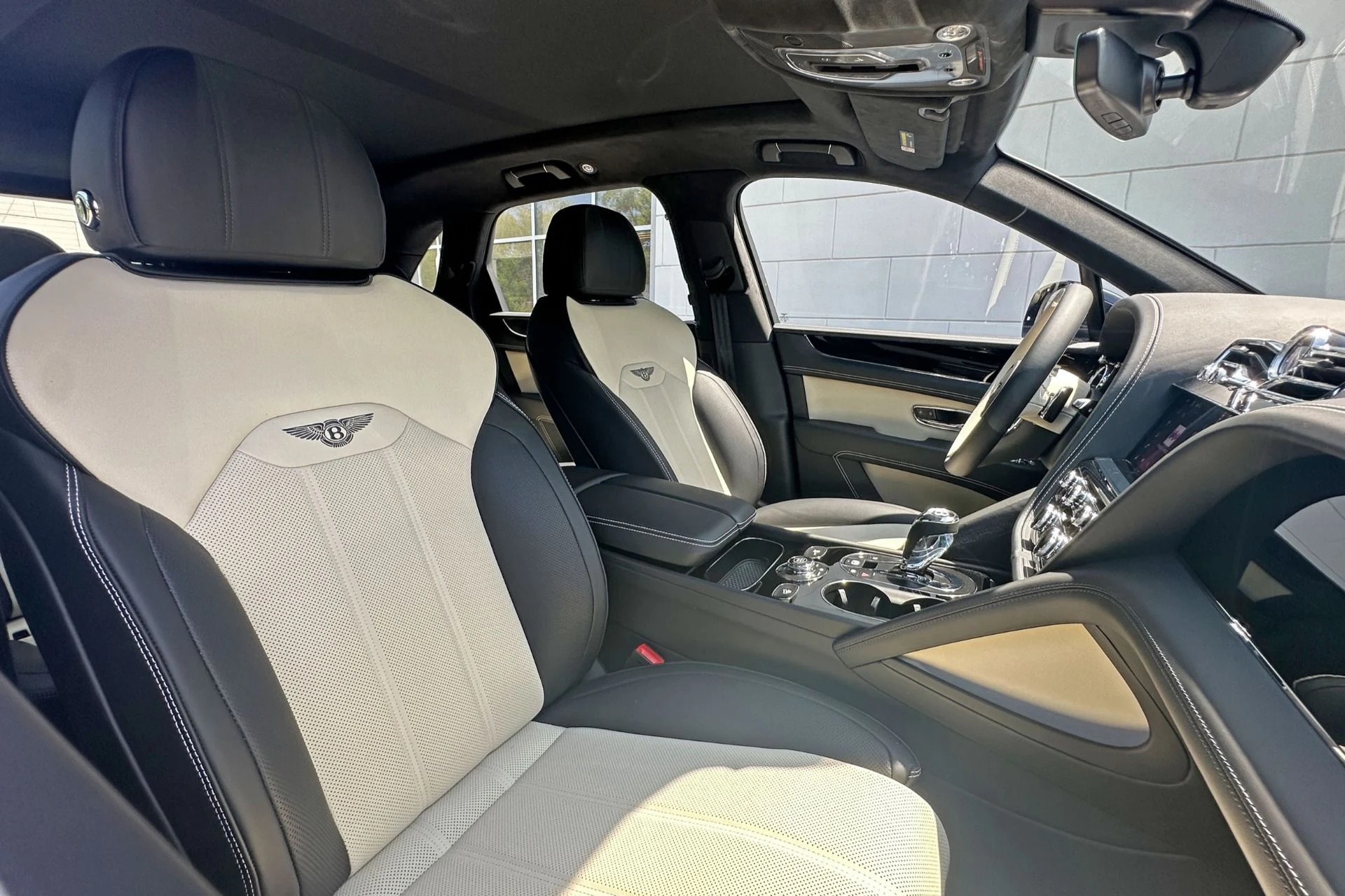 mph012_2173163633_New_2026_Bentley_Bentayga_V8_1781256898_3b570020a8