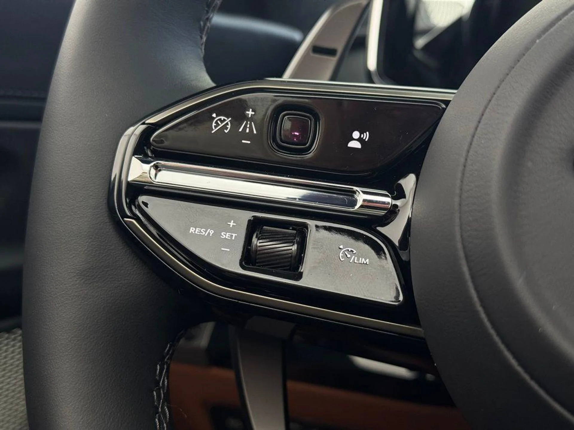 mph012_2173262276_KFP_Zp9xxv7_J28ll_VJ_Xe_R04_H_Uypc_64c1afdbd6