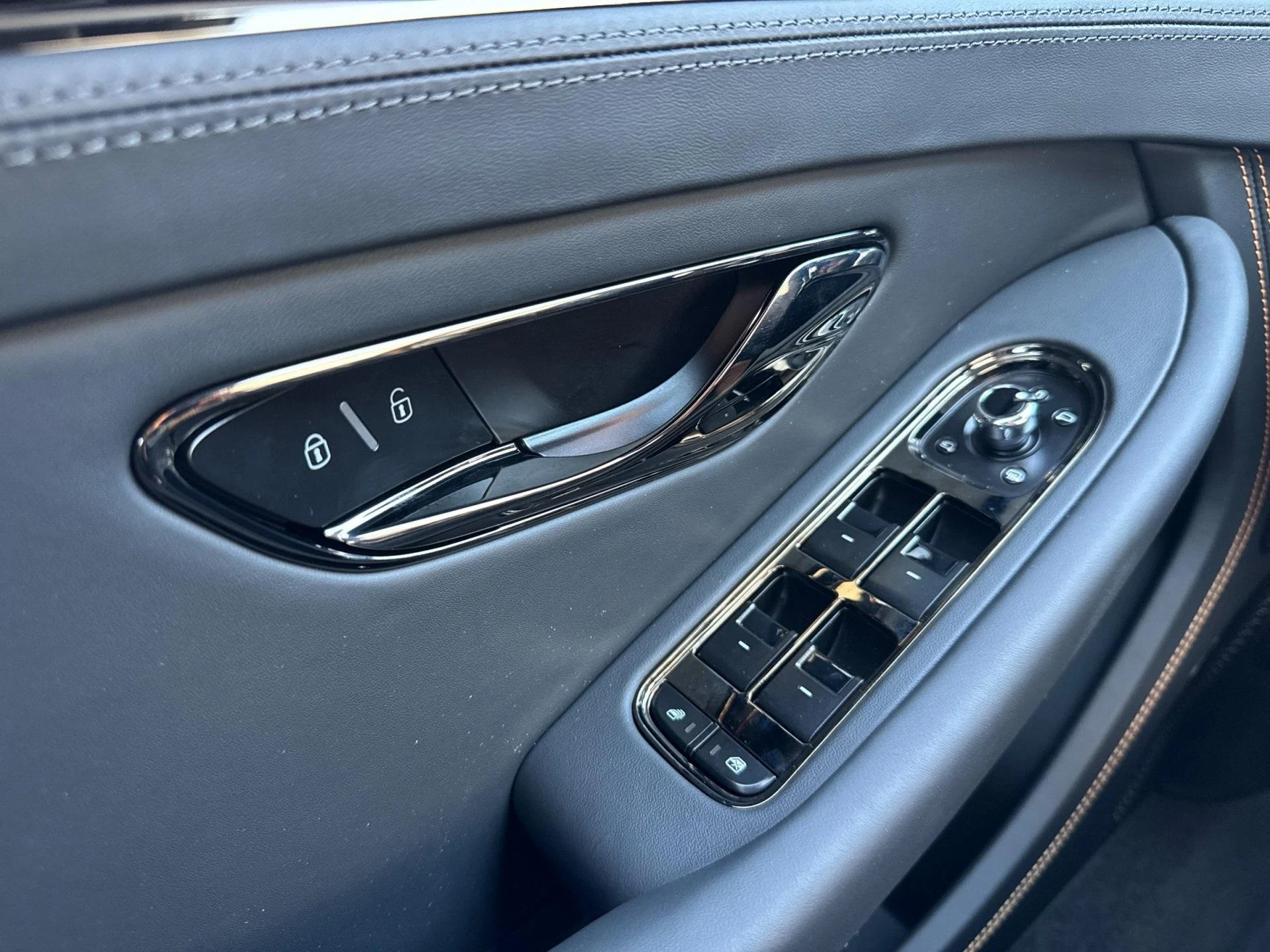 mph012_2176527644_New_2025_Bentley_Continental_GTC_1760603914_05803d476f