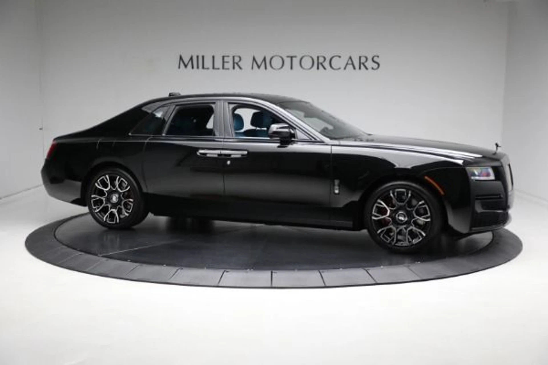 mph012_2177262601_Used_2024_Rolls_Royce_Black_Badge_Ghost_09d89dbfa4