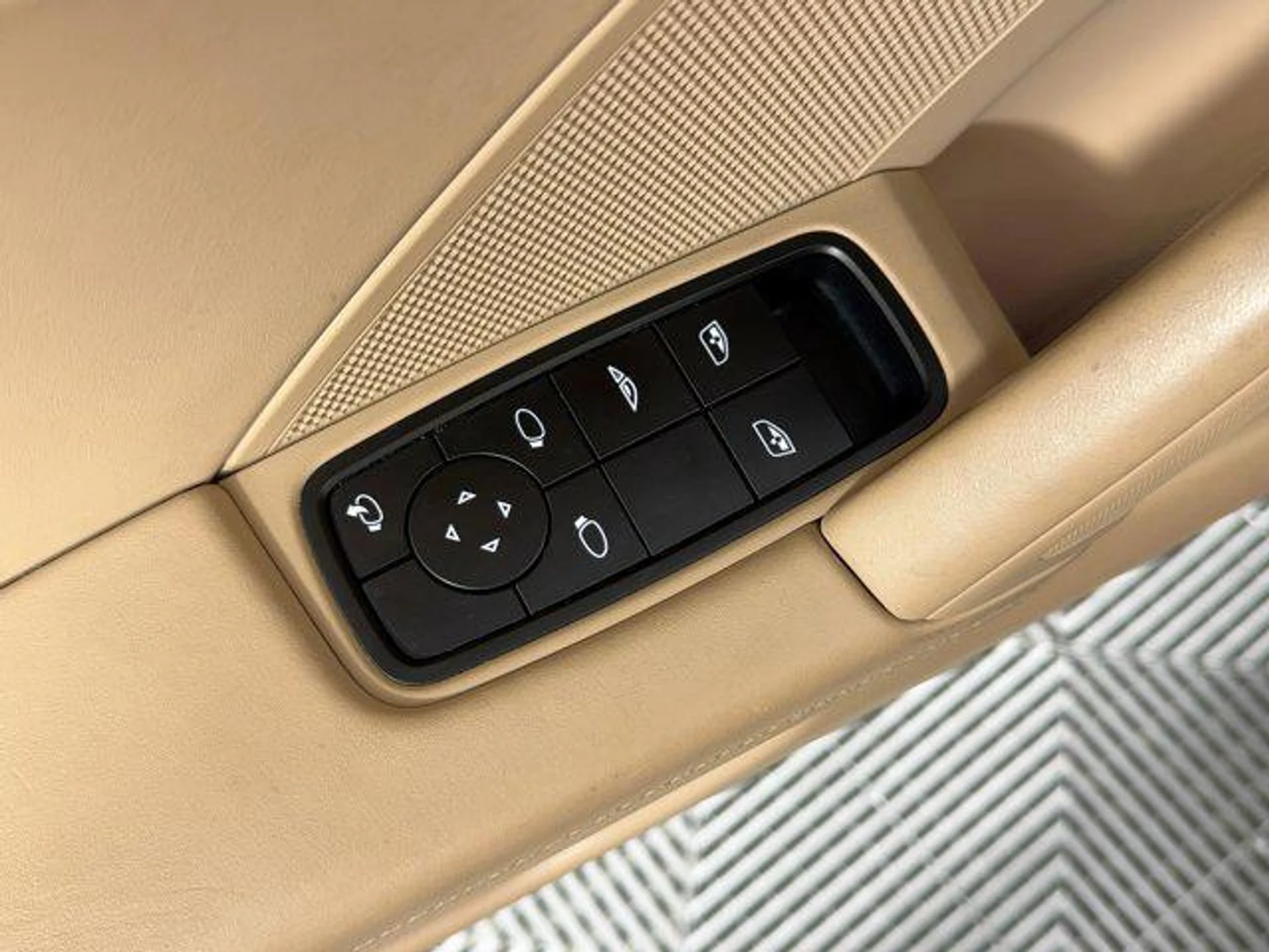 mph012_2182434906_t3_XE_Neg4827_Q_Rh0_STV_Fu_S0_XT_79c_ed609ae4d0