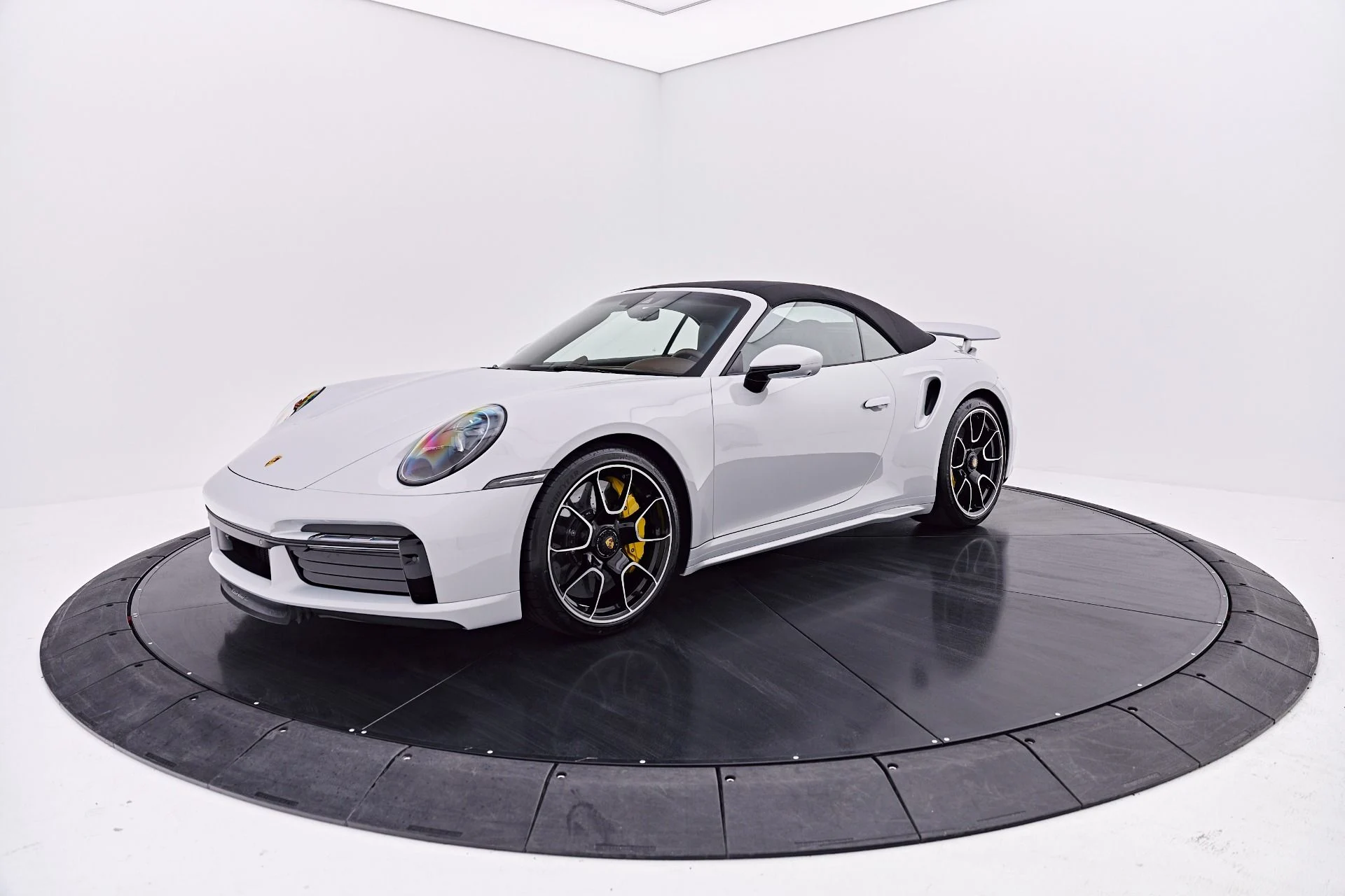 mph012_2193757804_Used_2025_Porsche_911_Turbo_S_1786497789_e25eac4c78