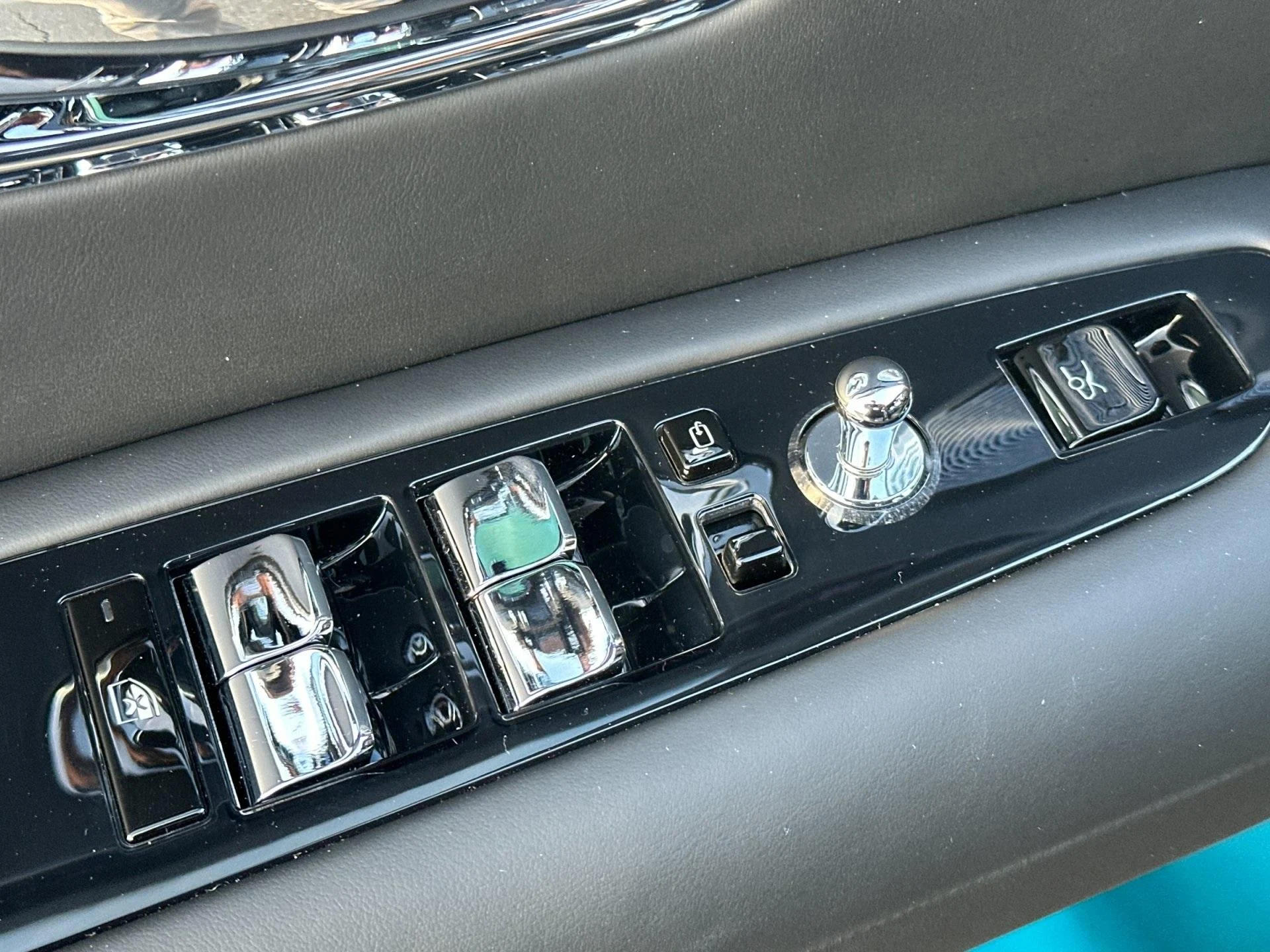 mph012_2193787976_New_2026_Rolls_Royce_Black_Badge_Ghost_1764949819_cc400c2a07