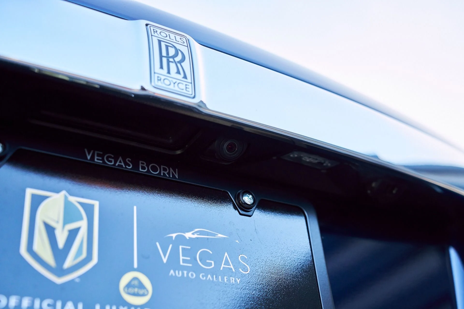 mph012_2205708604_Used_2018_Rolls_Royce_Dawn_1764124330_3c71f5903e