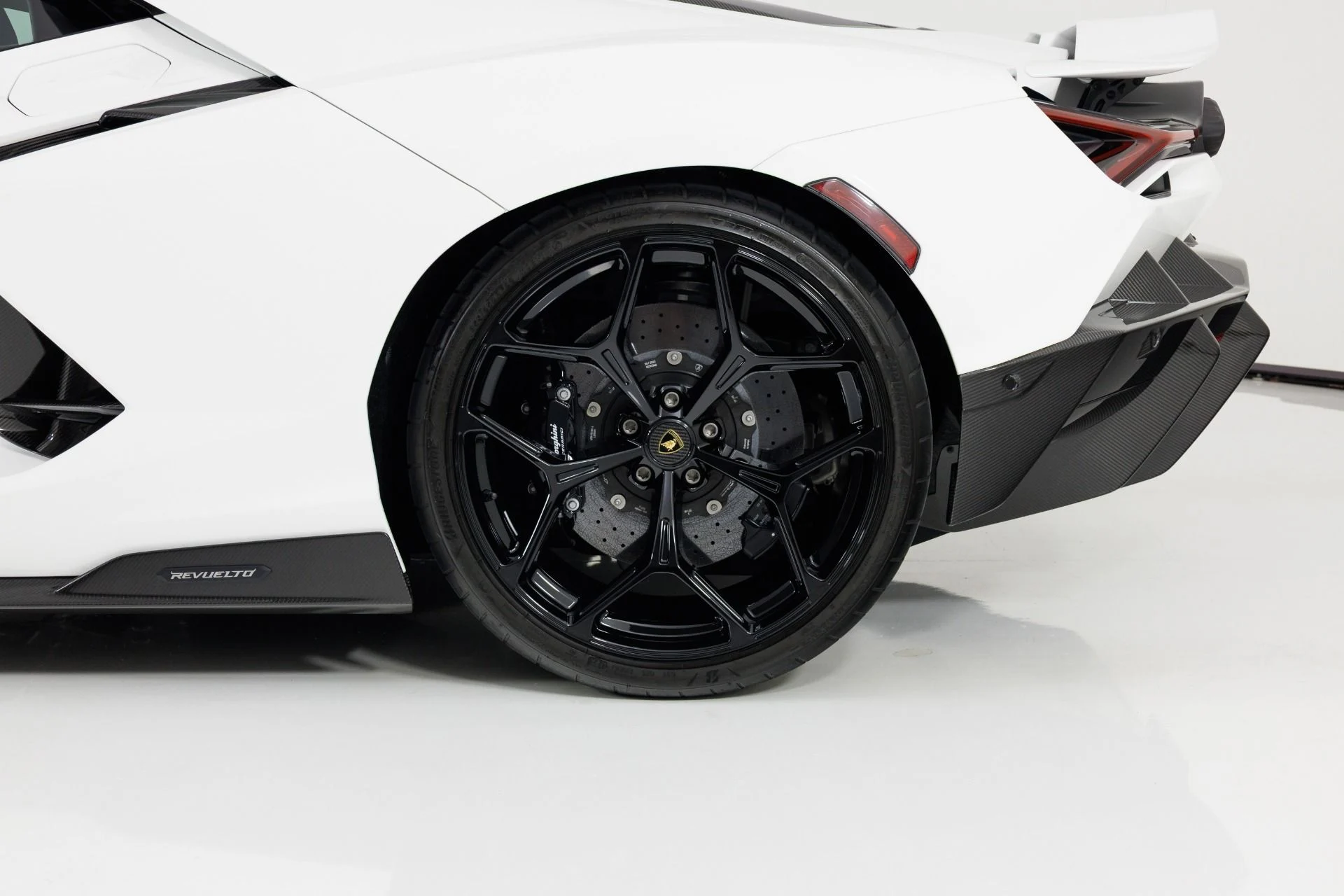 mph012_2213640338_Used_2024_Lamborghini_Revuelto_1786042561_0272e698b3