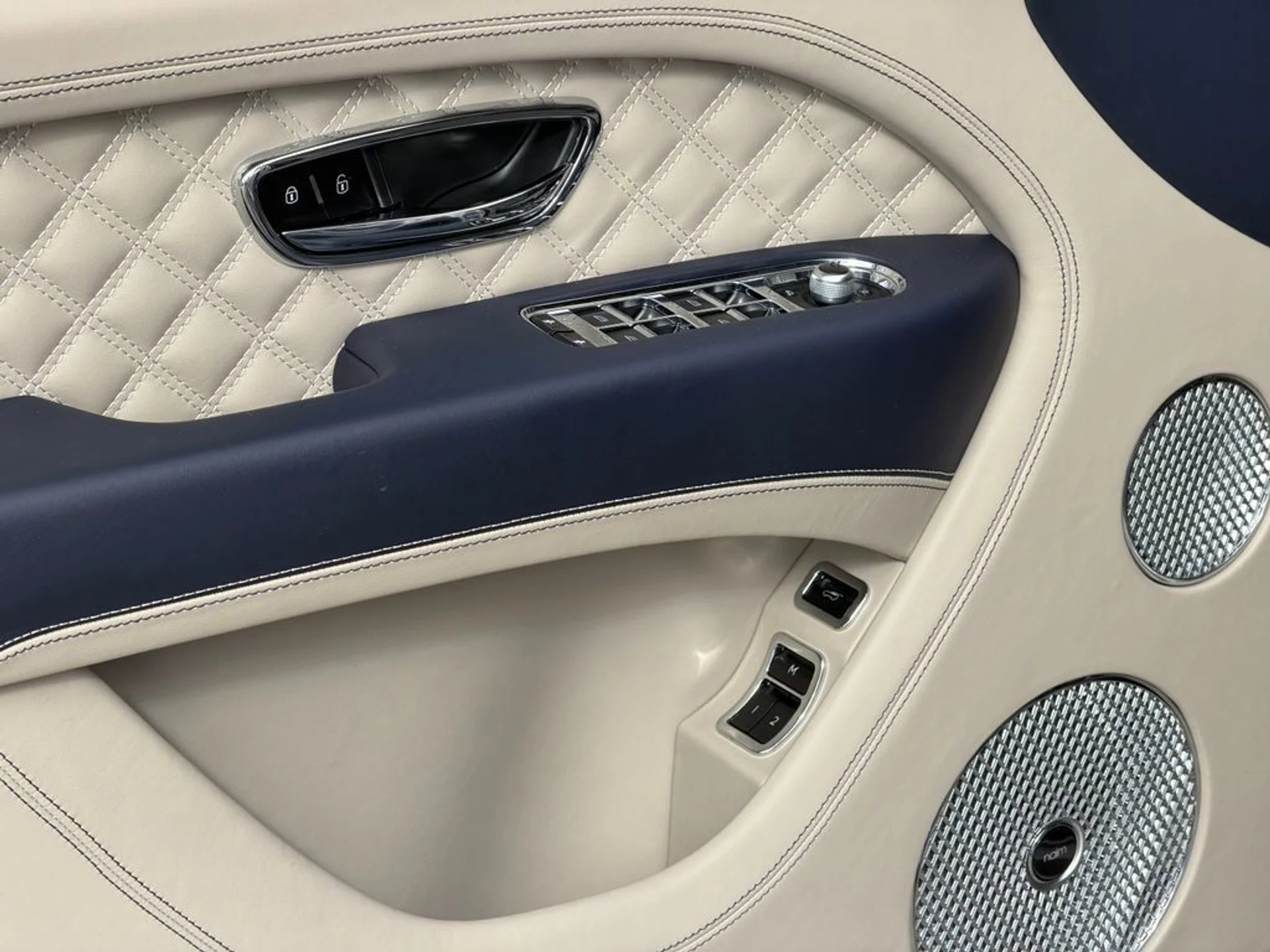 mph012_2226374356_b129739406764c1bb036ebb17ba9ad48_b0c49c6143