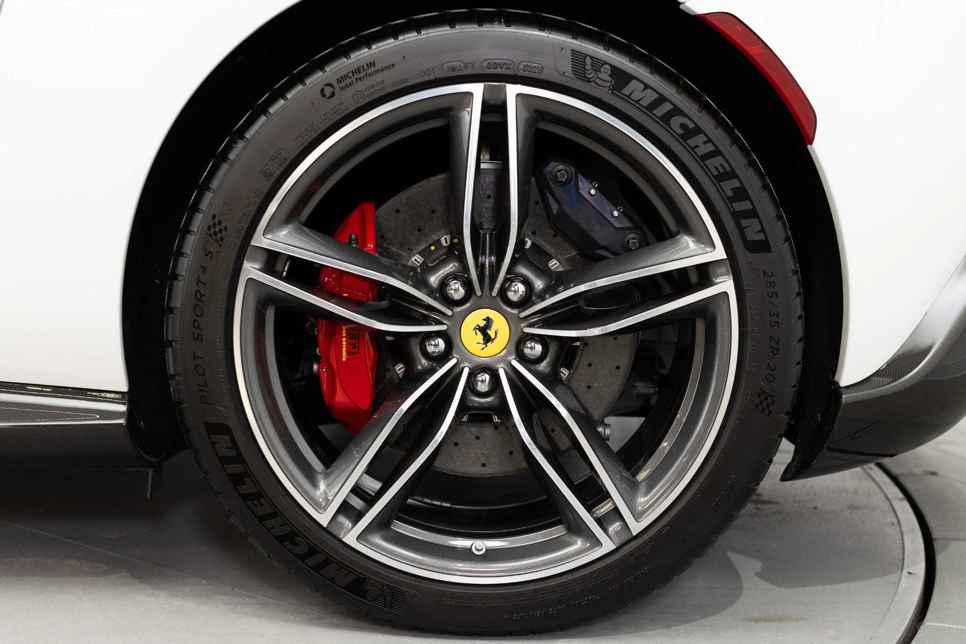 mph012_2226968662_Used_2024_Ferrari_Roma_1777368601_454d979bc5