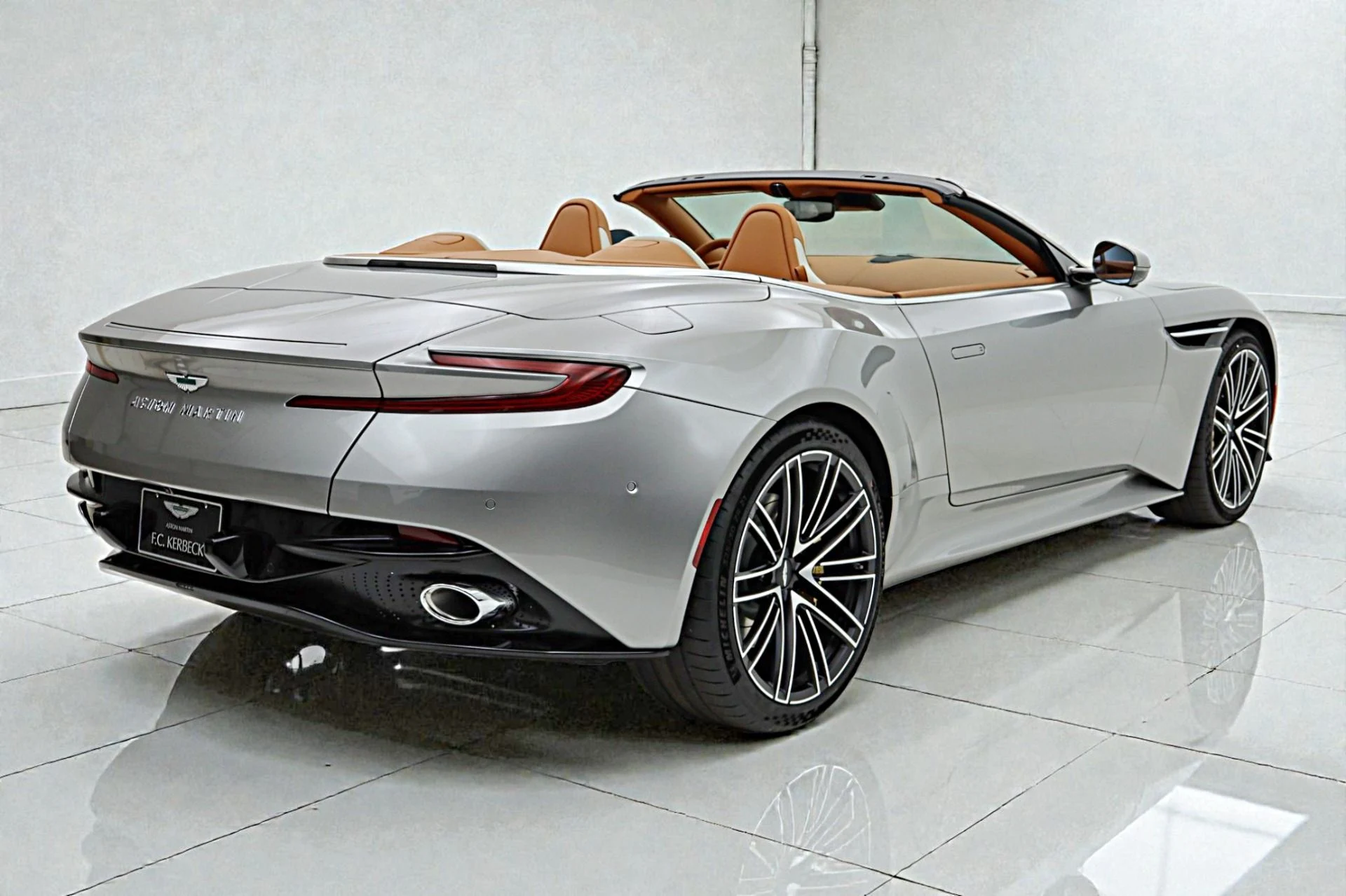 mph012_2226998168_New_2026_Aston_Martin_DB_12_Volante_6a934dcb40