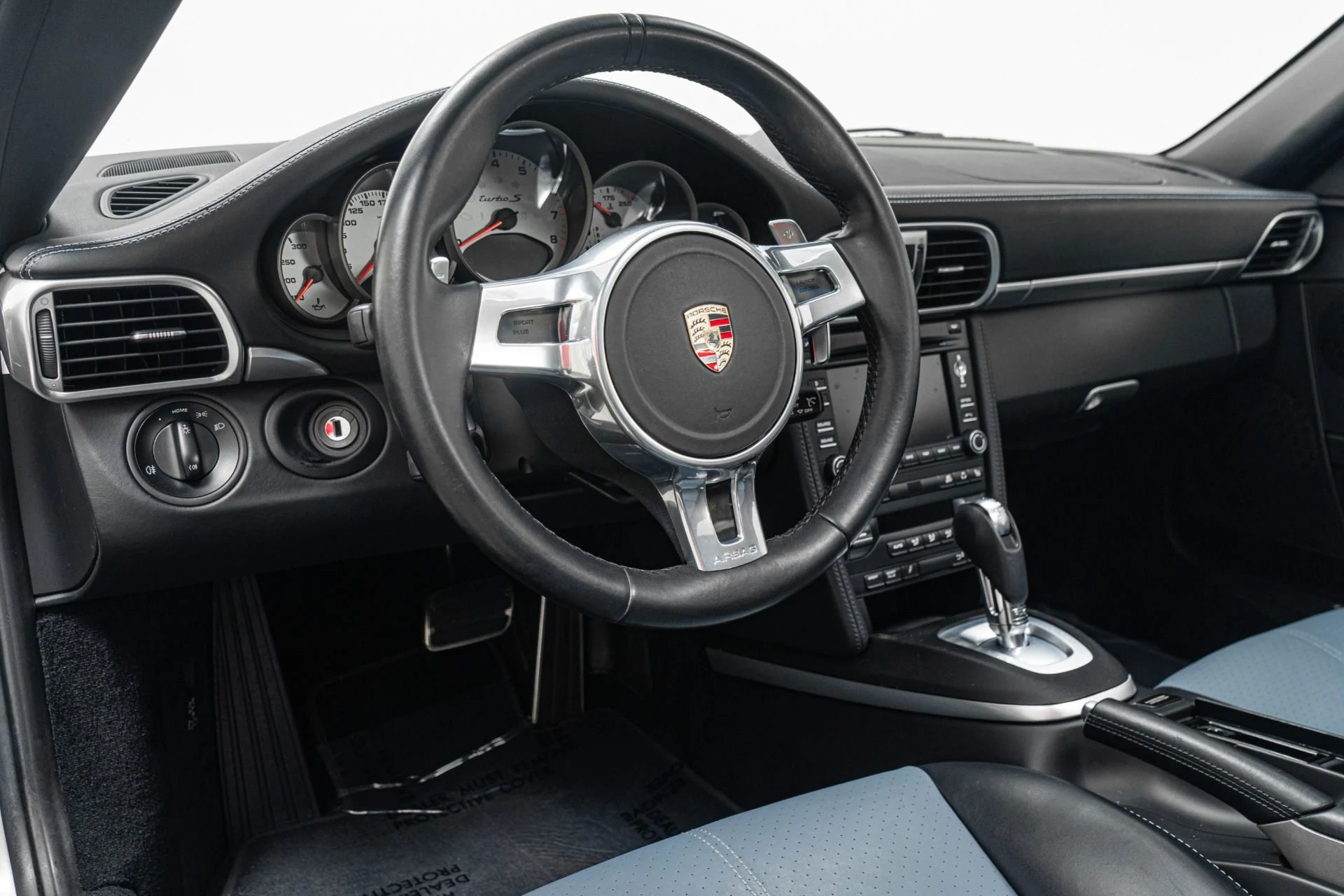 mph012_2232240618_Used_2012_Porsche_911_Turbo_S_1757347118_7ca3bce443
