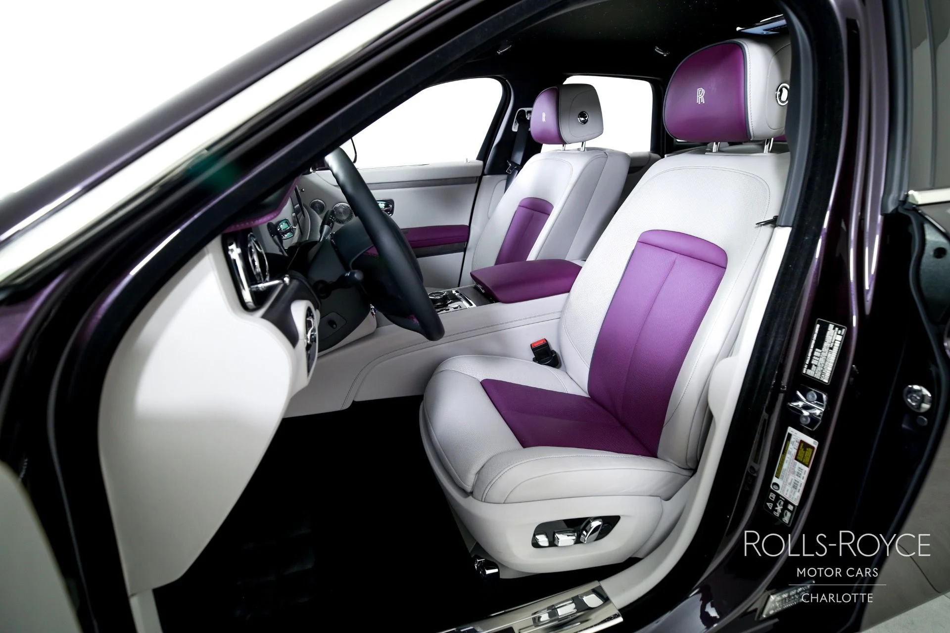 mph012_2249392793_Used_2025_Rolls_Royce_Ghost_1759510199_80fd62ea07