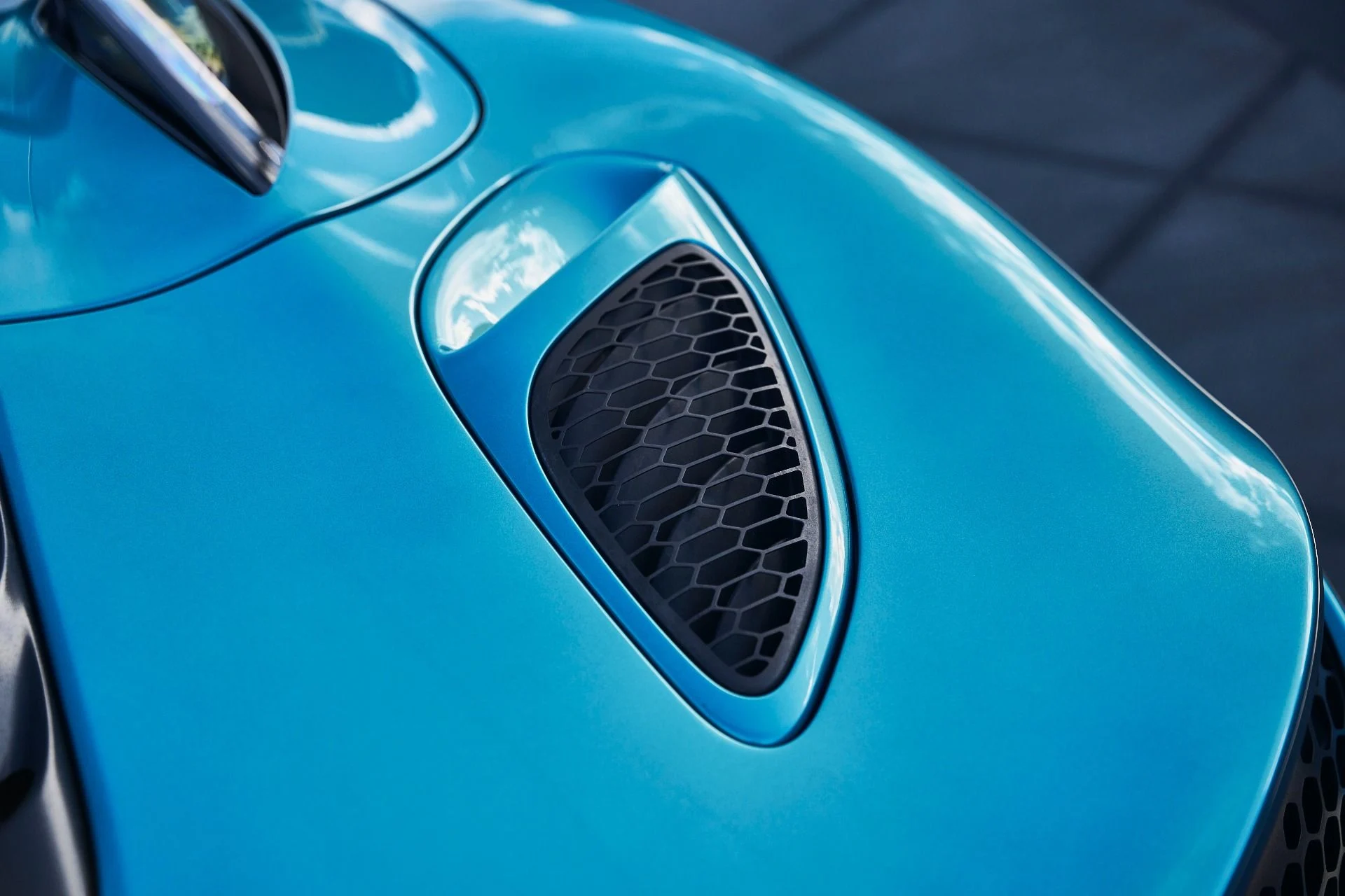 mph012_2249524219_Used_2025_Mc_Laren_Artura_1771382289_b0ee6a2191