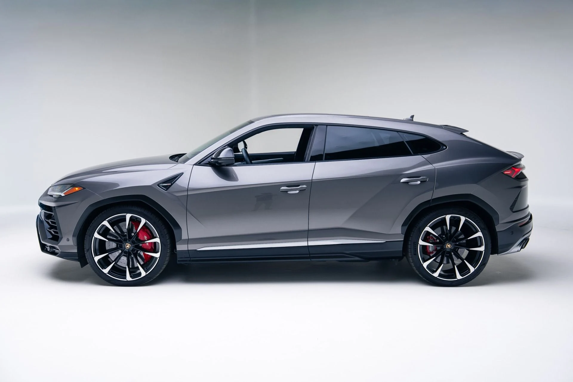 mph012_2250944287_Used_2021_Lamborghini_Urus_1764807920_022991f5ad