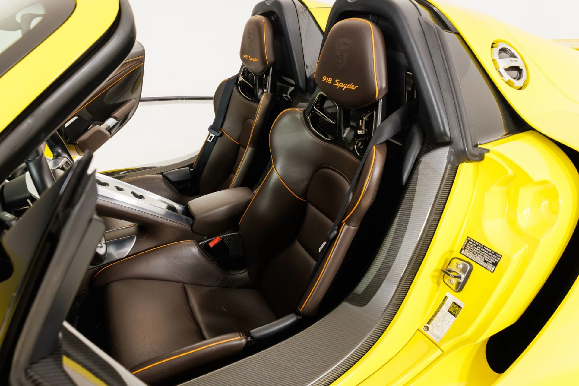 mph012_225119064_Used_2015_Porsche_918_Spyder_1789427620_323be7b748