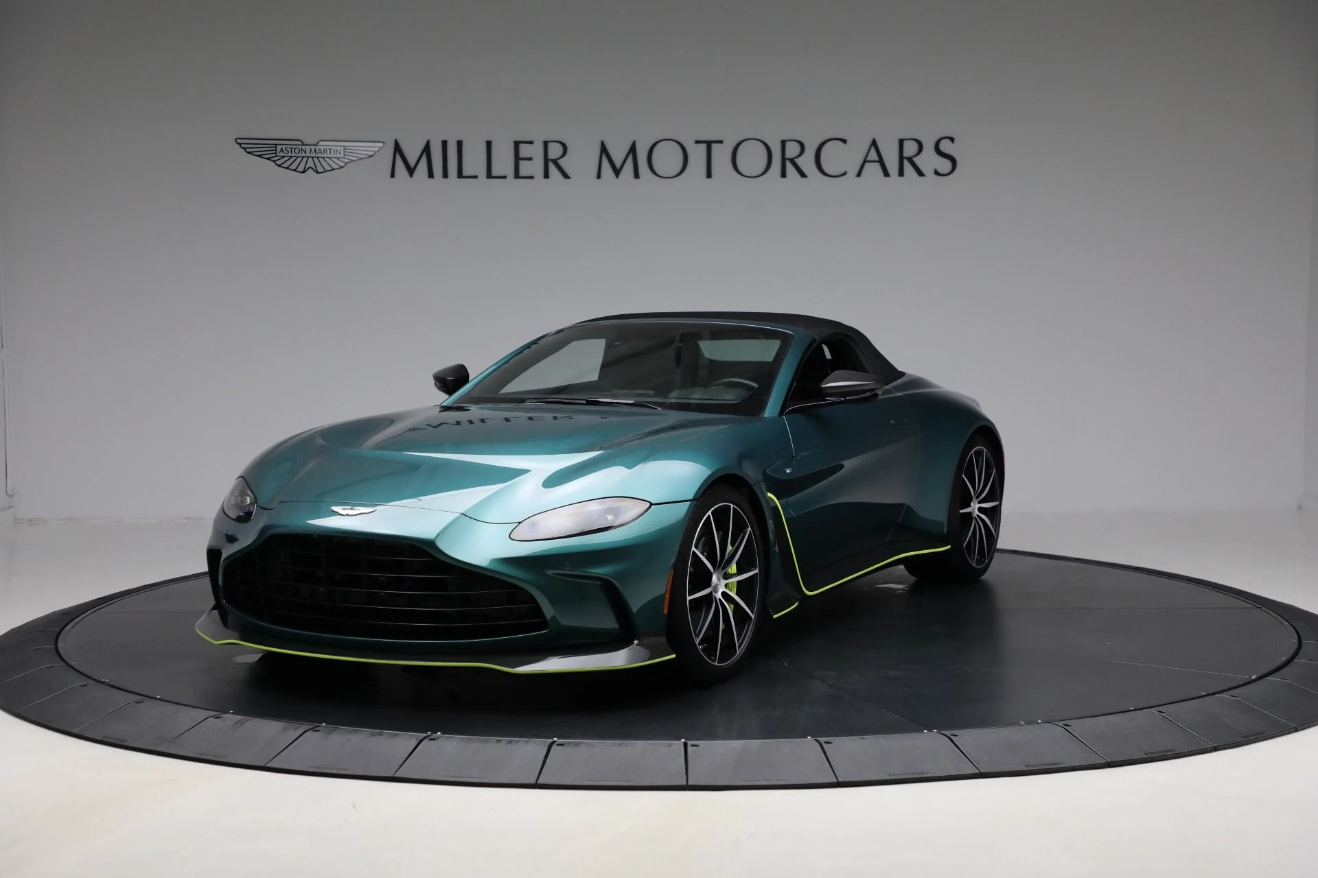 mph012_2253182291_Used_2023_Aston_Martin_Vantage_V12_92bd48801d
