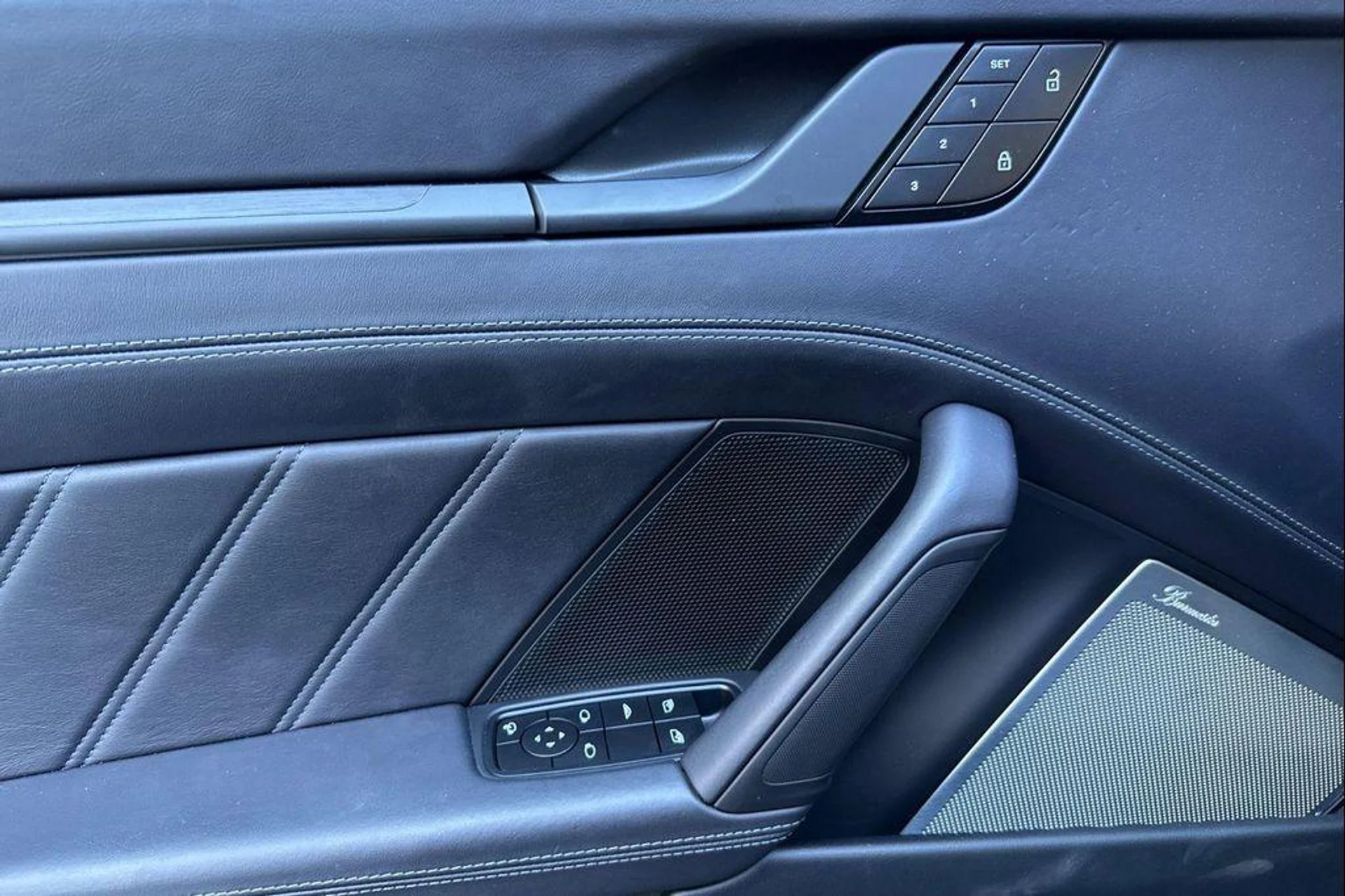 mph012_2260886997_3vkk_W_Ysqydh11_ZD_Ywc_N_Ms_H6_R8_QY_e65b070886