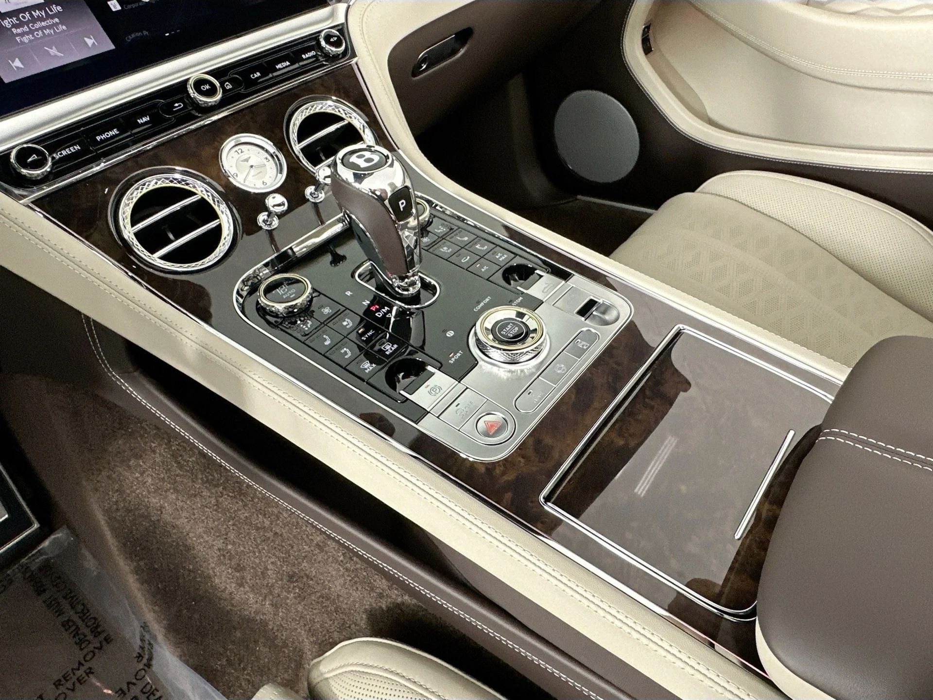 mph012_2262431724_13_9ac87e151d