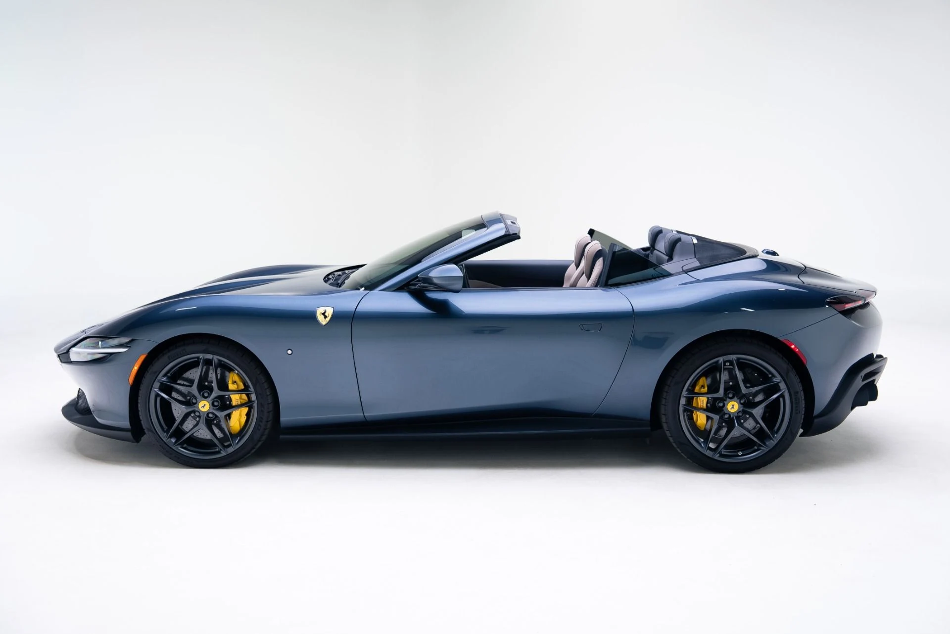 mph012_2280401074_Used_2025_Ferrari_Roma_Spider_1767891799_5644510111