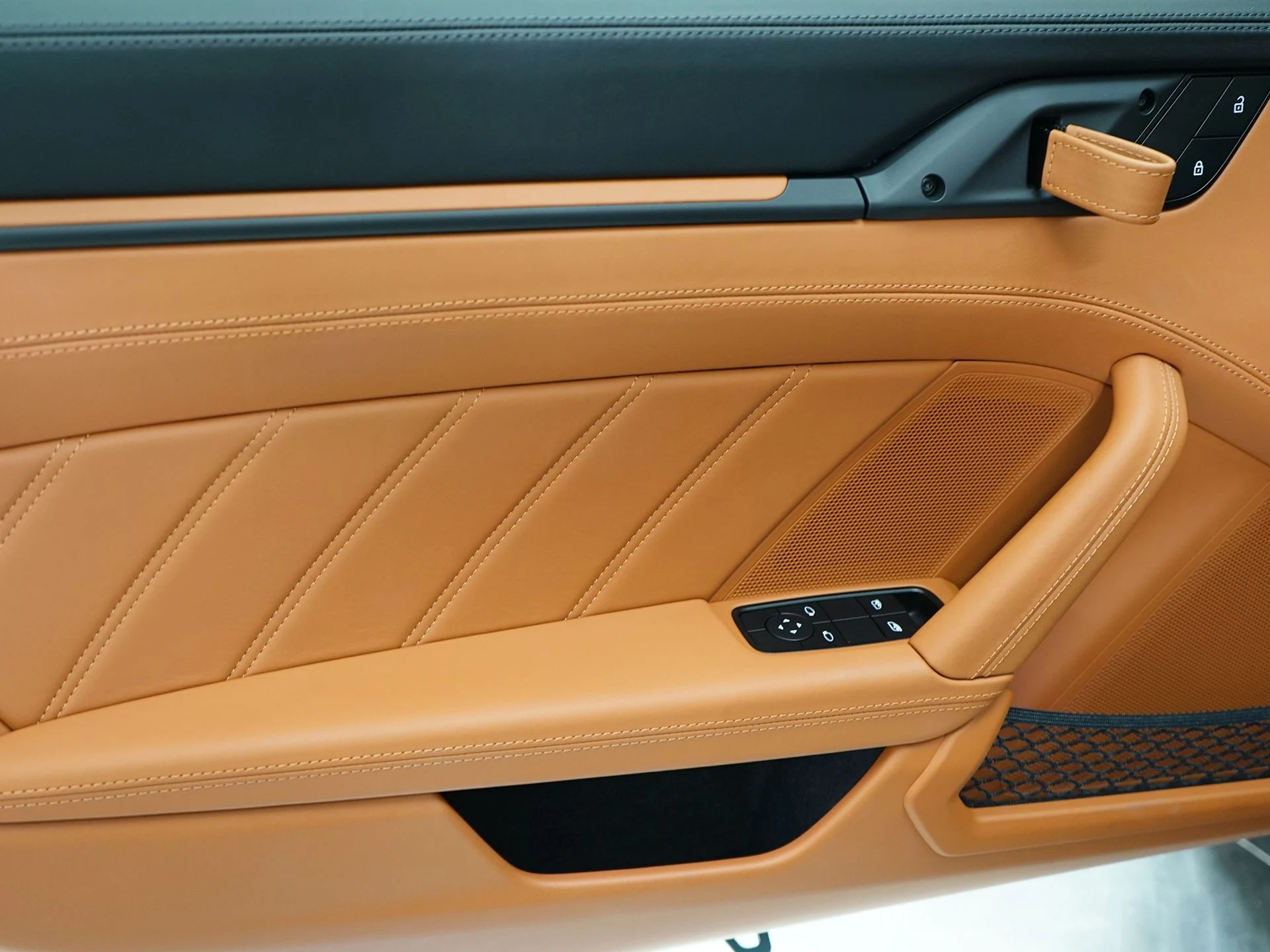 mph012_2284998353_2dd4e6e6a43bc7171997db154cf80307x_75bcbd4469