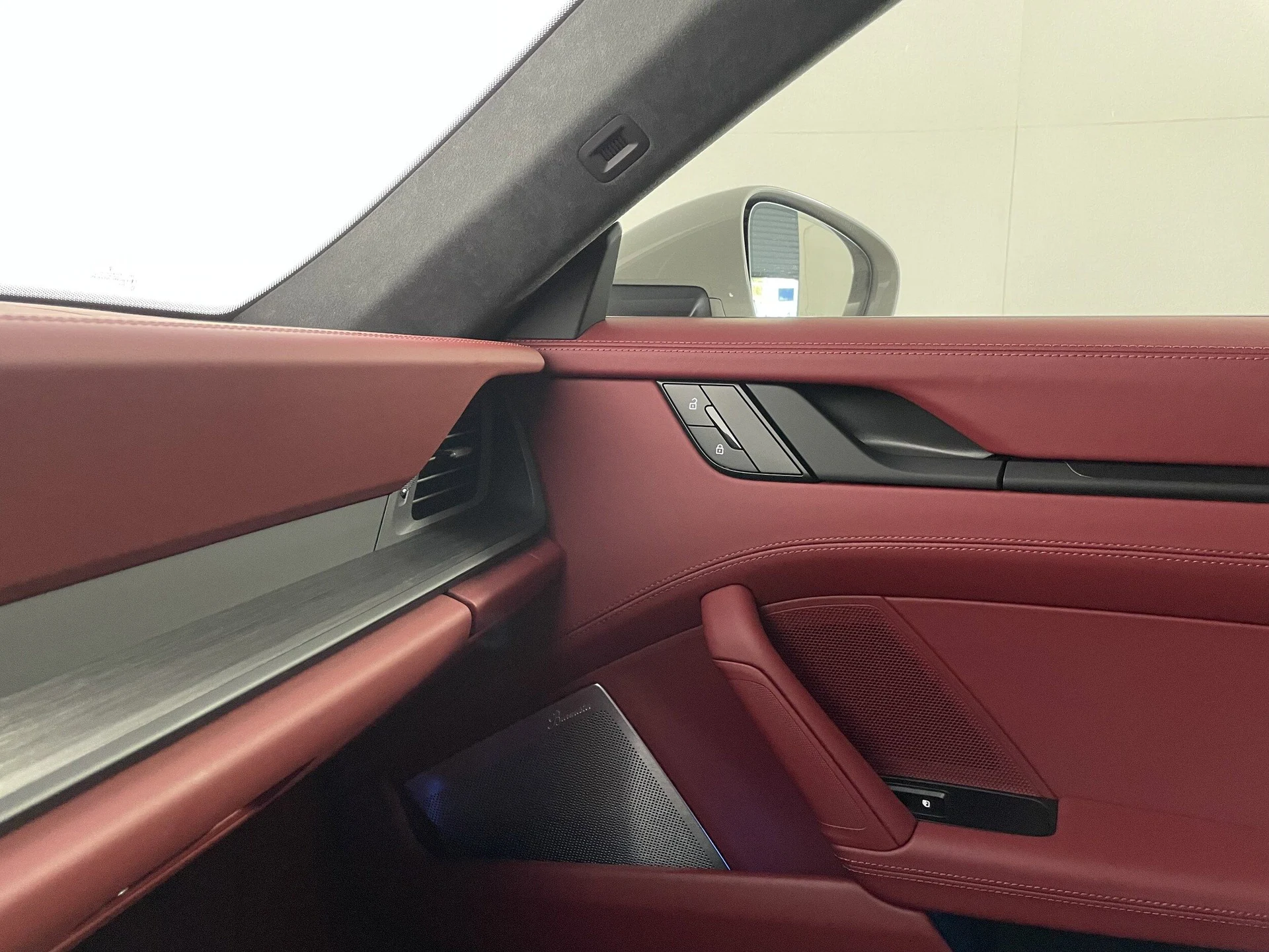 mph012_2285373895_845a69b794073adad4a245c347e3bc55x_c02a2fc53f