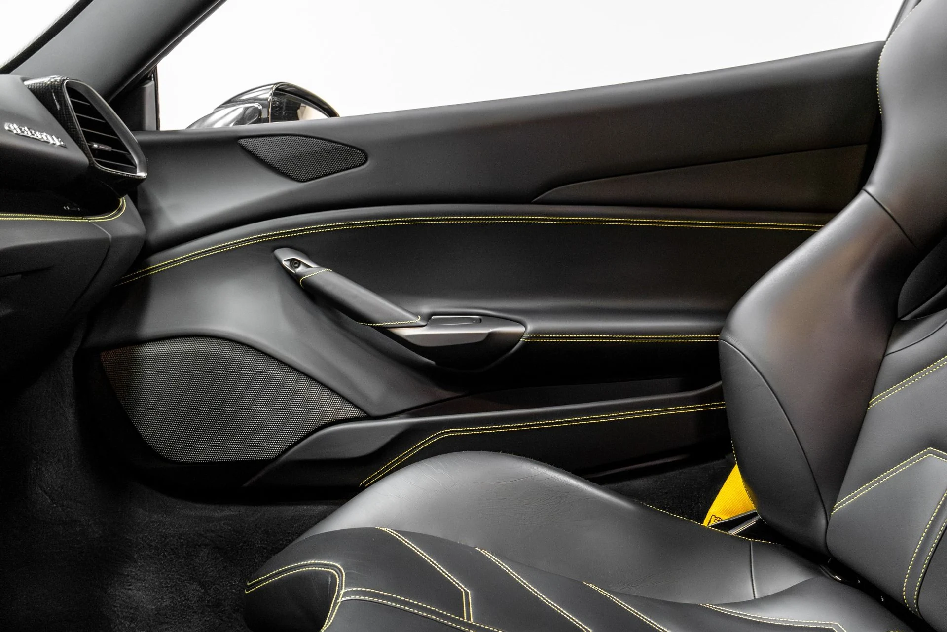 mph012_2288223538_Used_2018_Ferrari_488_GTB_Base_1771040686_675fcc155e