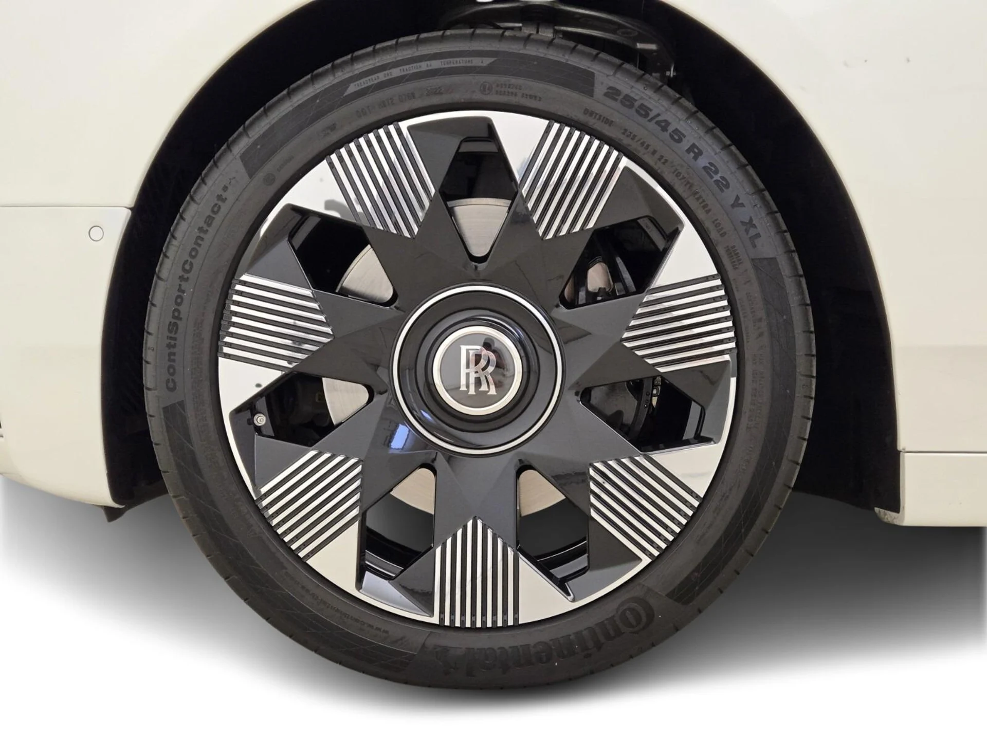 mph012_2294550870_Used_2023_Rolls_Royce_Phantom_1755413480_695a87ffbc