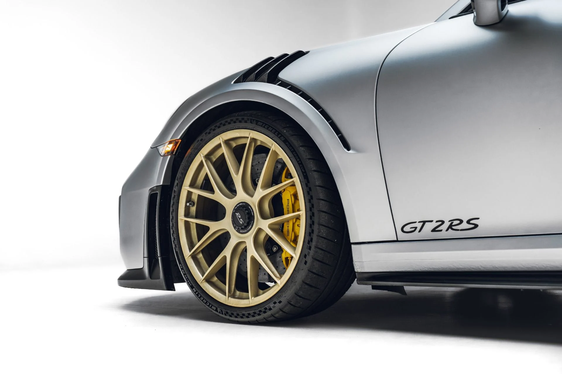 mph012_2295454318_Used_2018_Porsche_911_GT_2_RS_1782090394_8dc707ff4b
