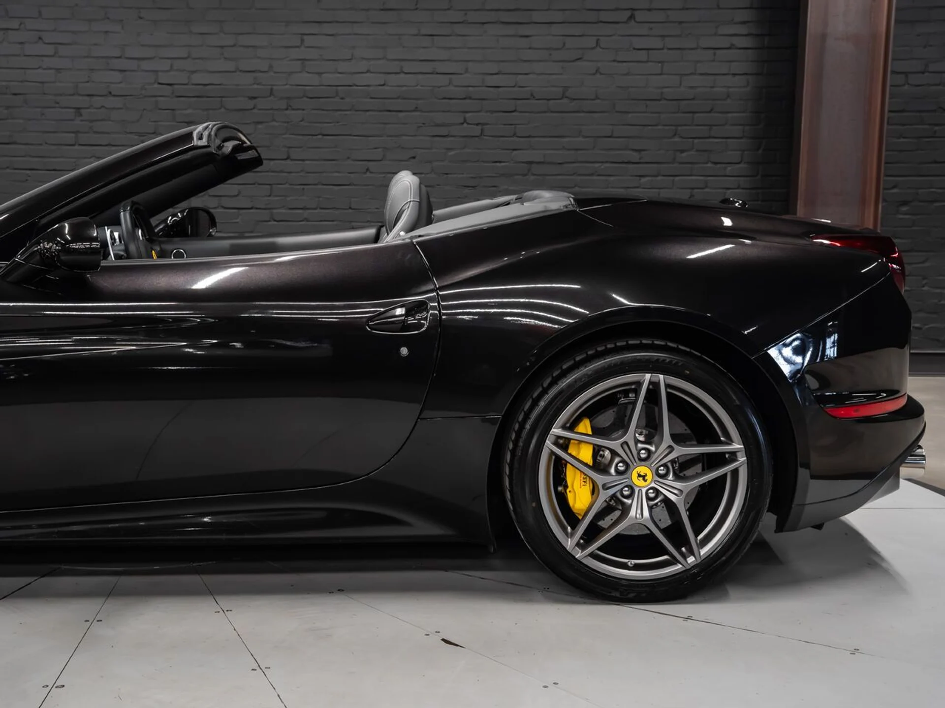 mph012_230114498_ferrari_california_2015_5128bc1d45