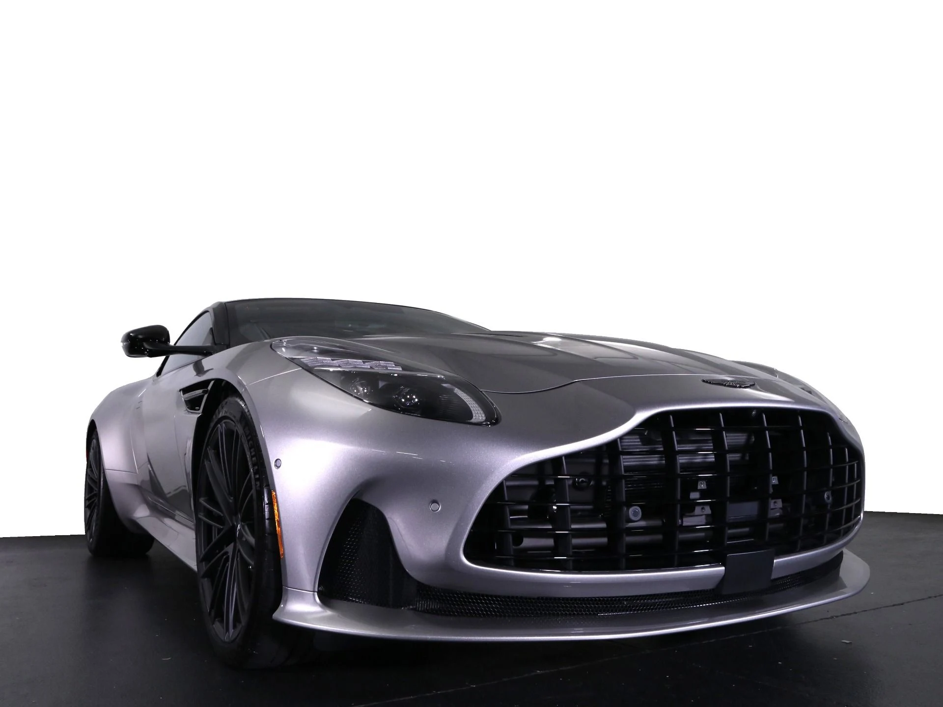 mph012_2306927118_New_2025_Aston_Martin_DB_12_1758482446_9f3136c9b2