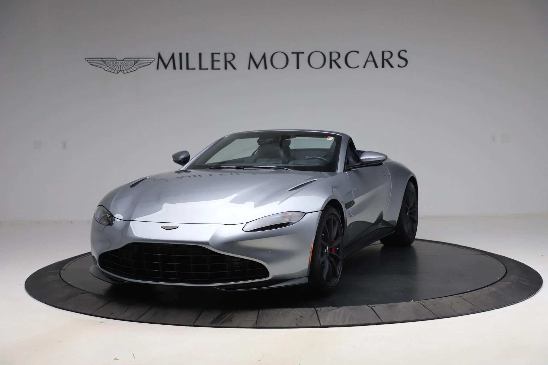 mph012_2307736828_Used_2021_Aston_Martin_Vantage_Roadster_1610739854_373b4dcb24