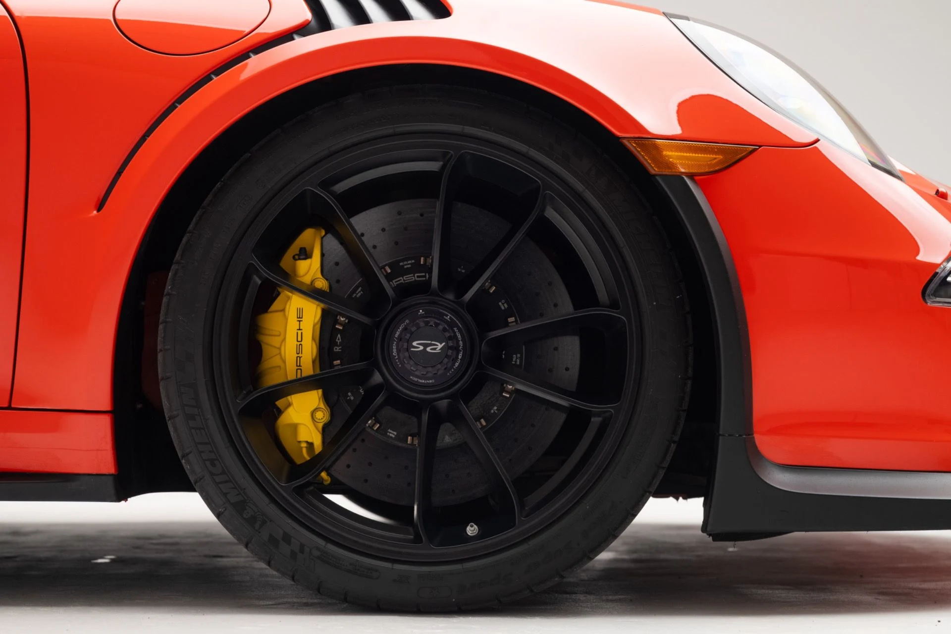 mph012_2312586876_Used_2016_Porsche_911_GT_3_RS_1790180379_4499f1ce2f