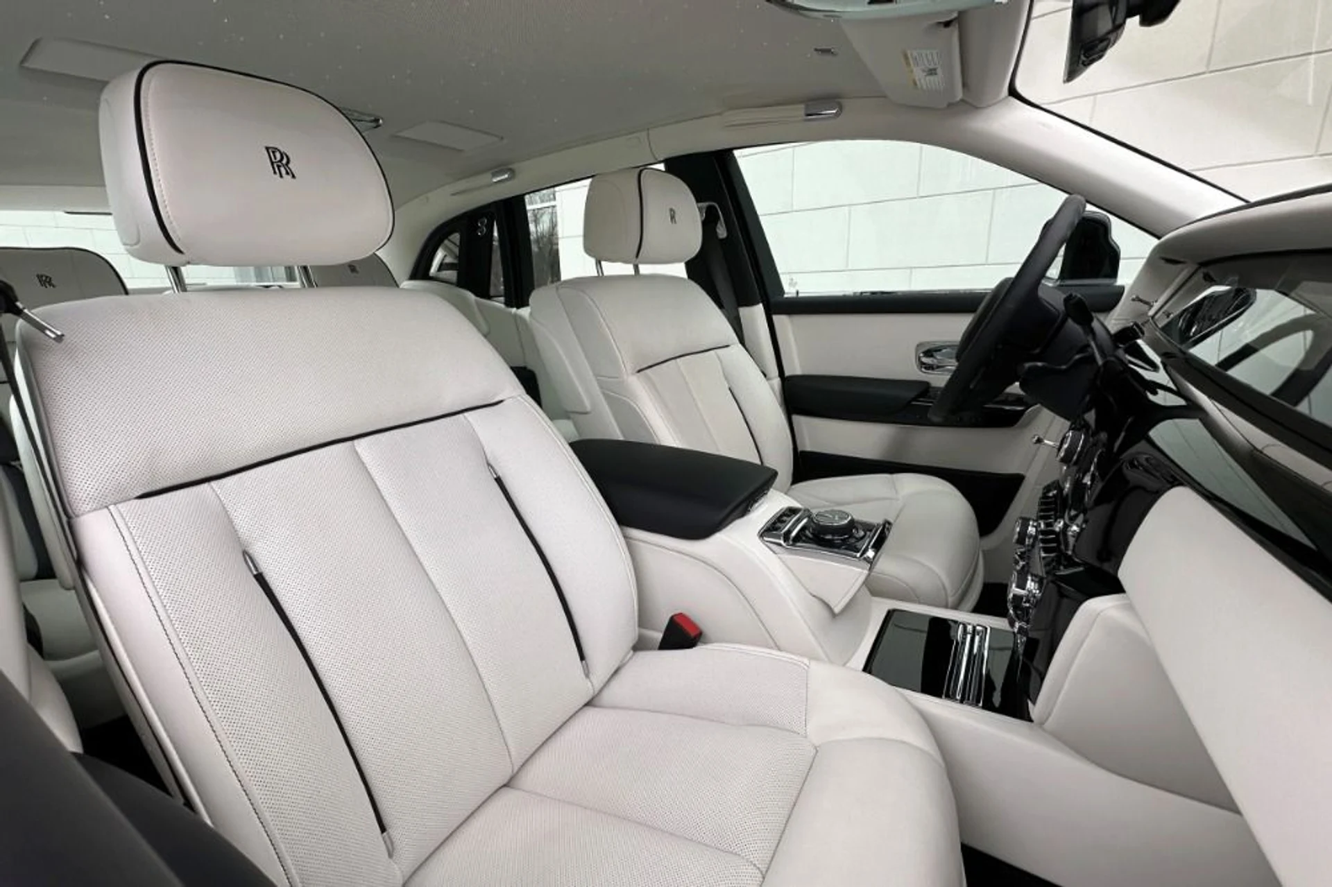 mph012_2331218715_Used_2023_Rolls_Royce_Phantom_1769430956_09643b06ec
