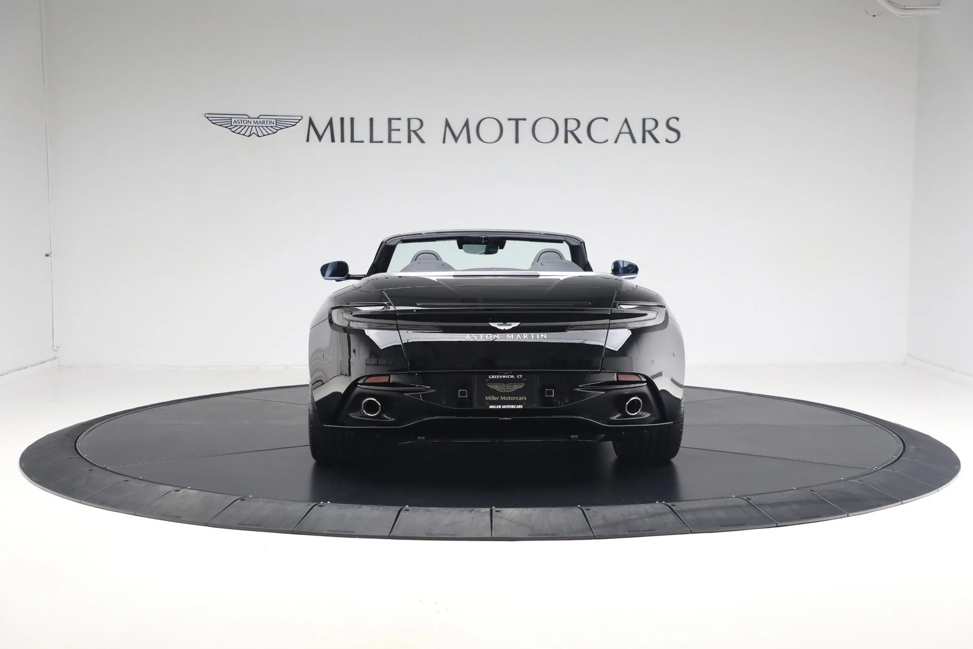 mph012_2331330746_New_2025_Aston_Martin_DB_12_Volante_0f0dc1c086