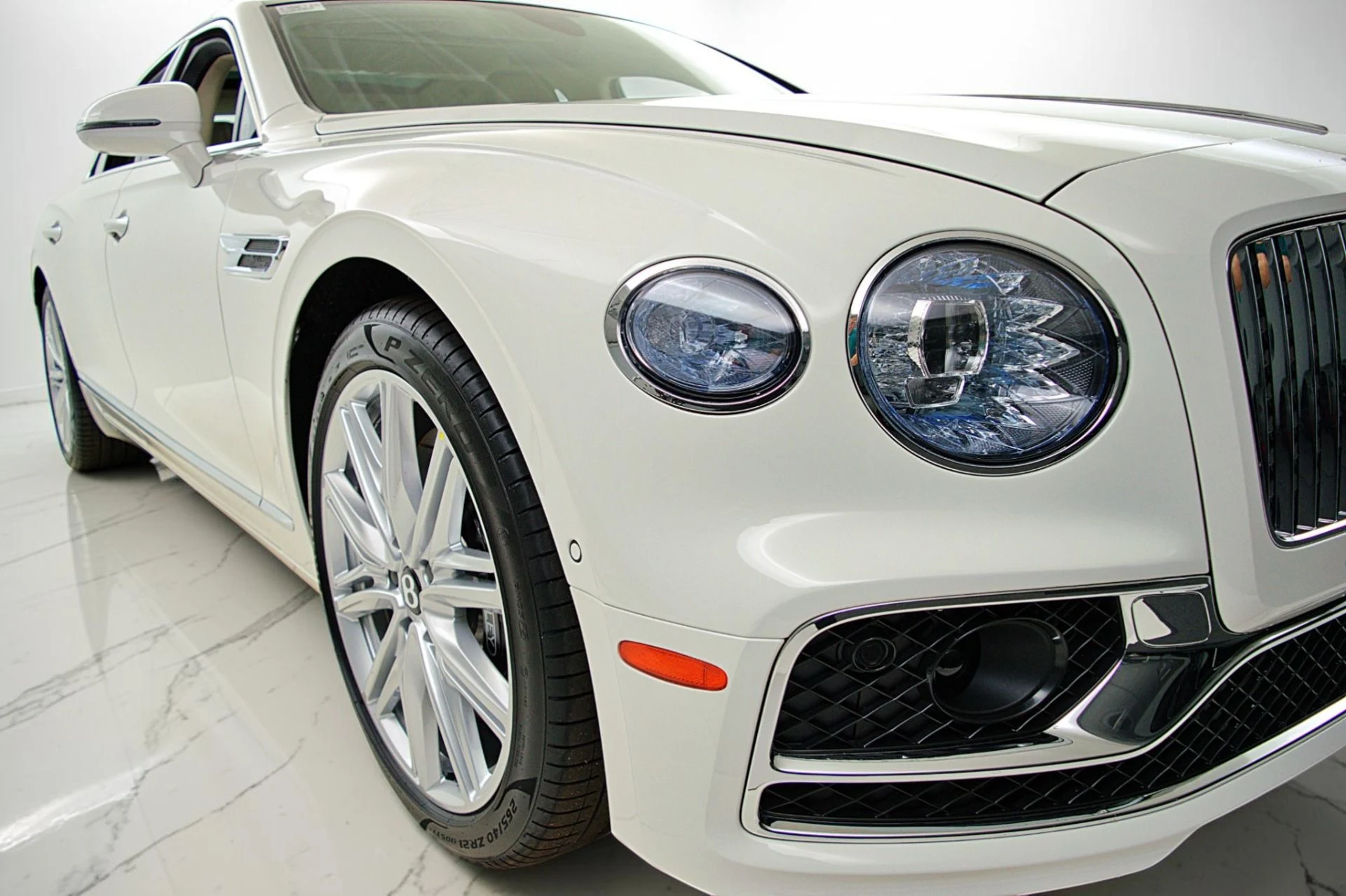 mph012_2334332628_Used_2023_Bentley_Flying_Spur_Hybrid_V6_LEASE_OPTIONS_AVAILABLE_9290e2f1e0