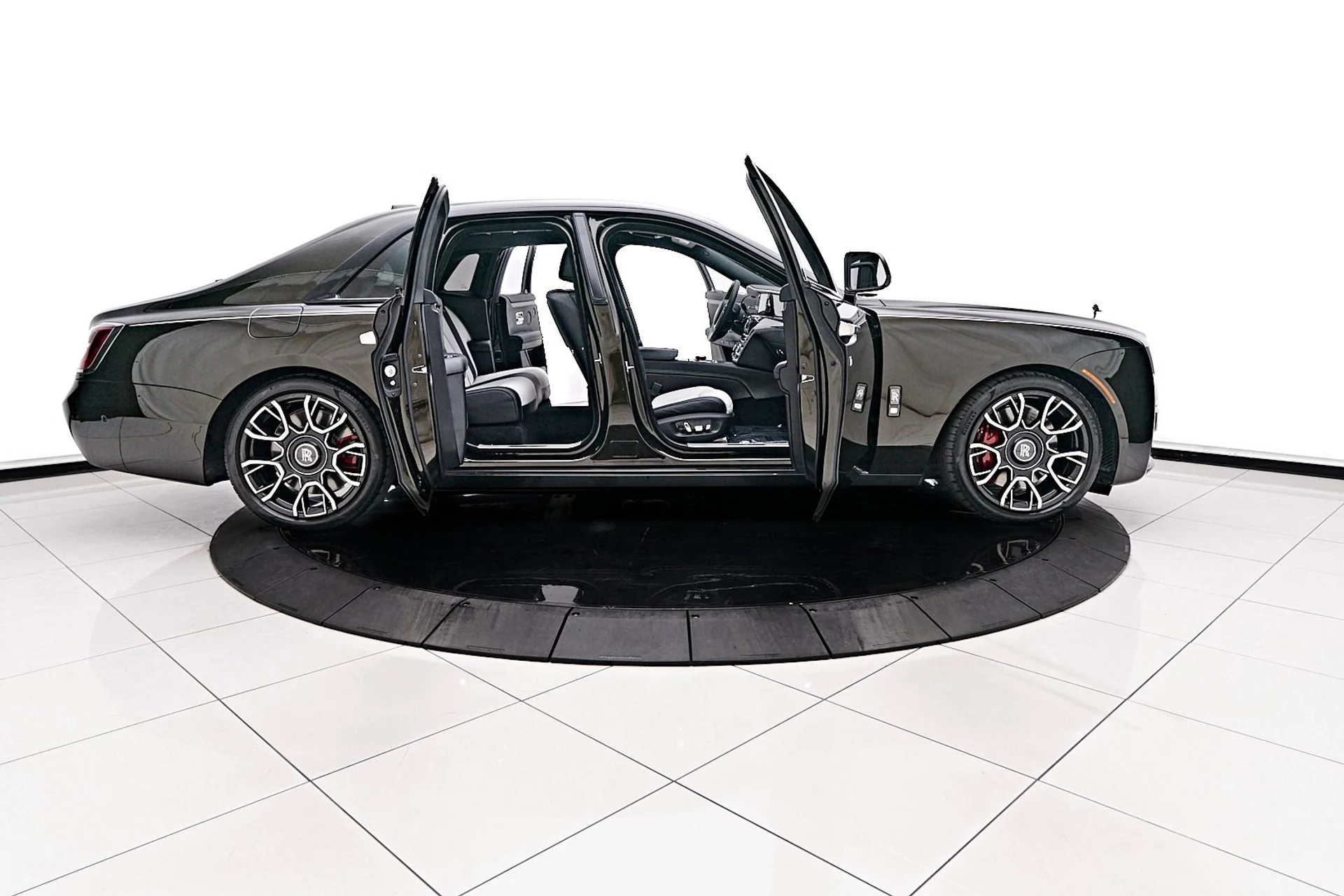 mph012_2338480622_Used_2023_Rolls_Royce_Ghost_Black_Badge_1735615454_88fe170aa1