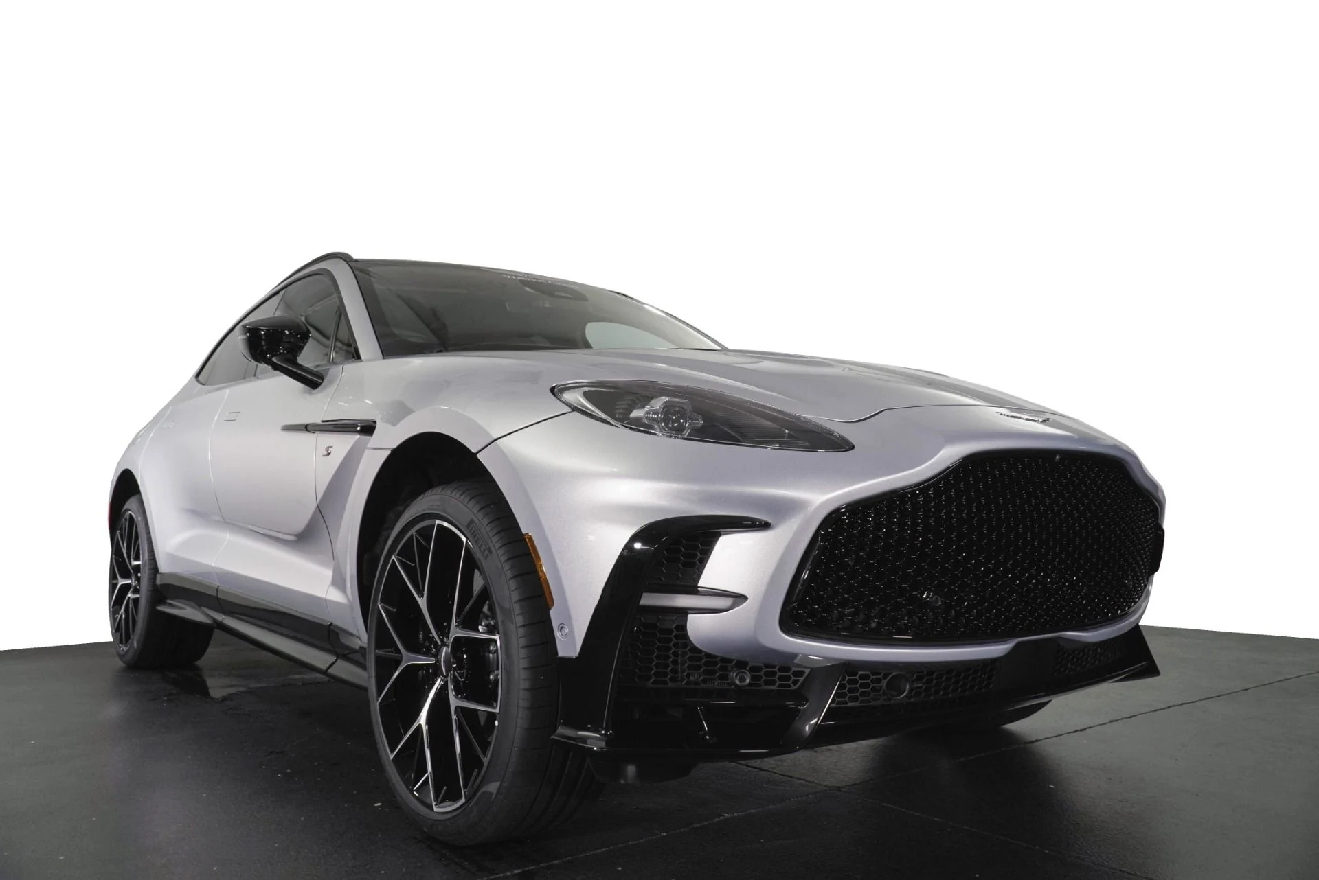 mph012_2344989189_New_2026_Aston_Martin_DBX_S_1790626774_7efb351071
