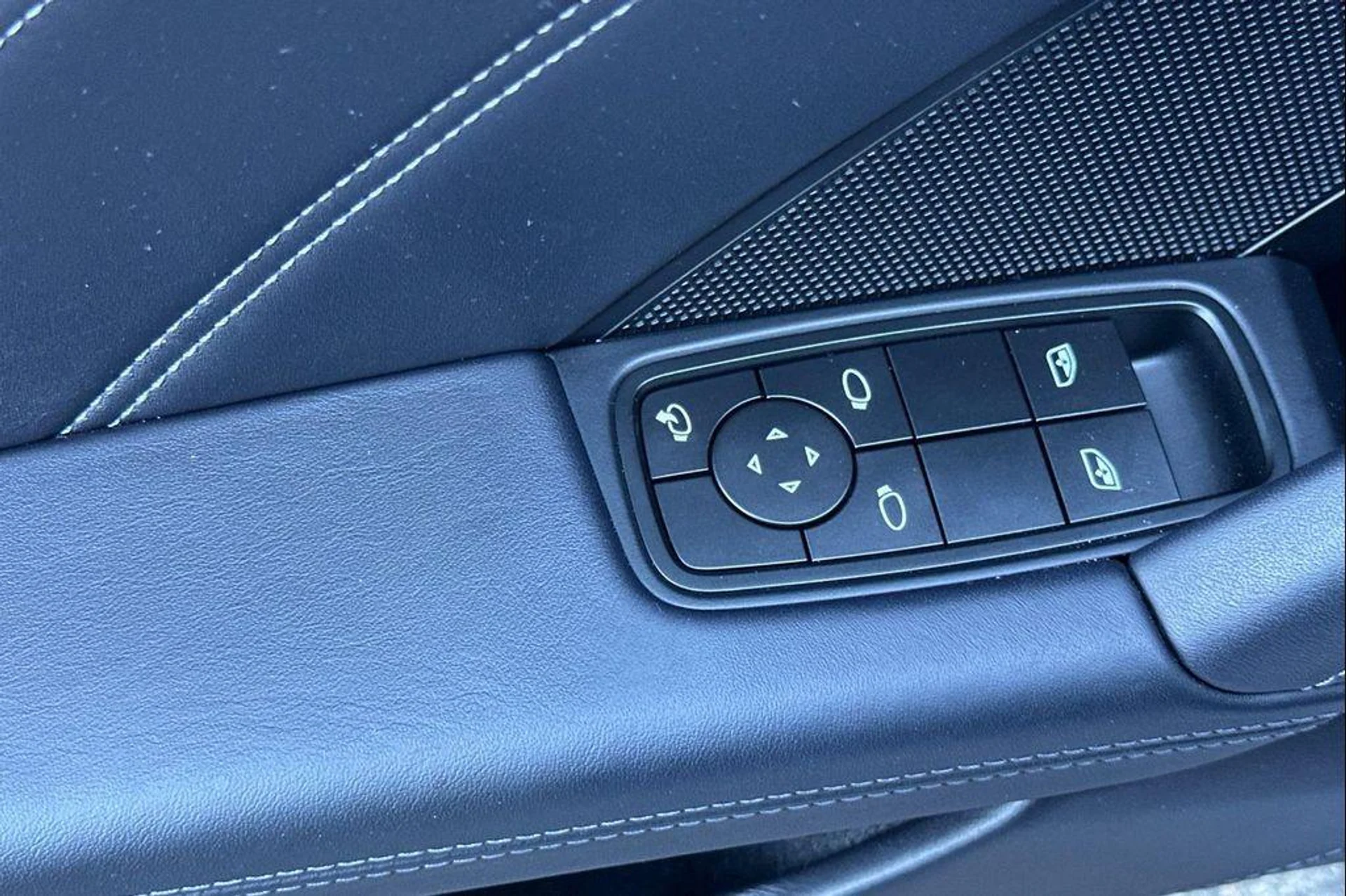 mph012_2346140278_Ls_Hwf0kp_HSB_60vi1_YM_Kpy_MM_Wd_Y_38f74e0456