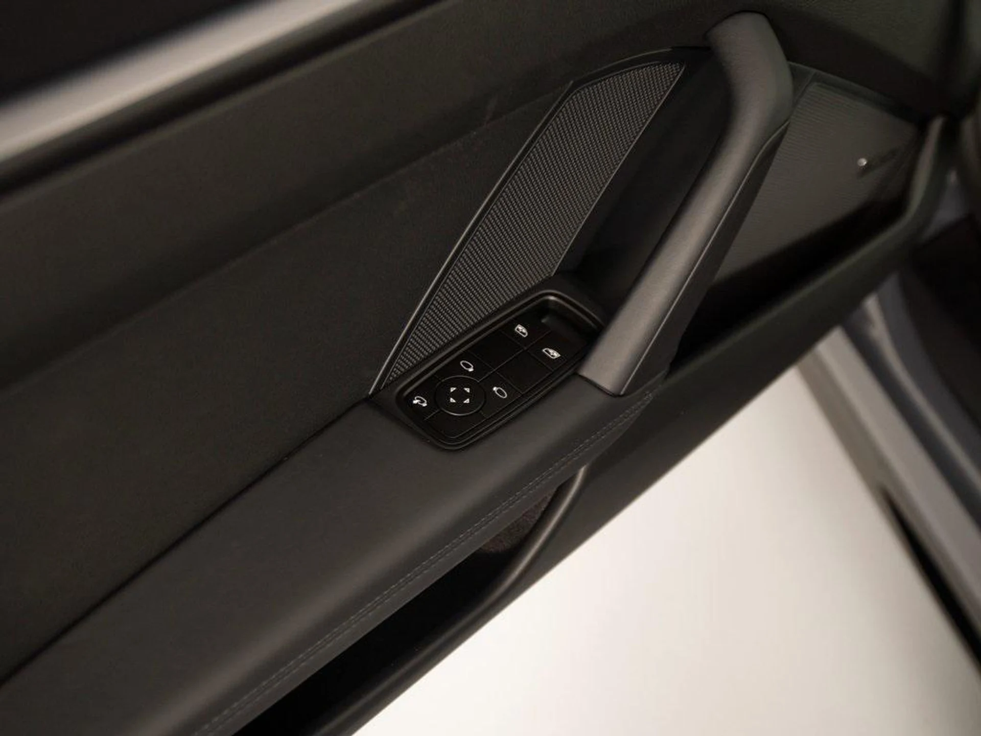 mph012_234723404_Td_e6_BS_Qb0r_K7_AZNQQL_79_LO_4o4s_dc7c9a3830