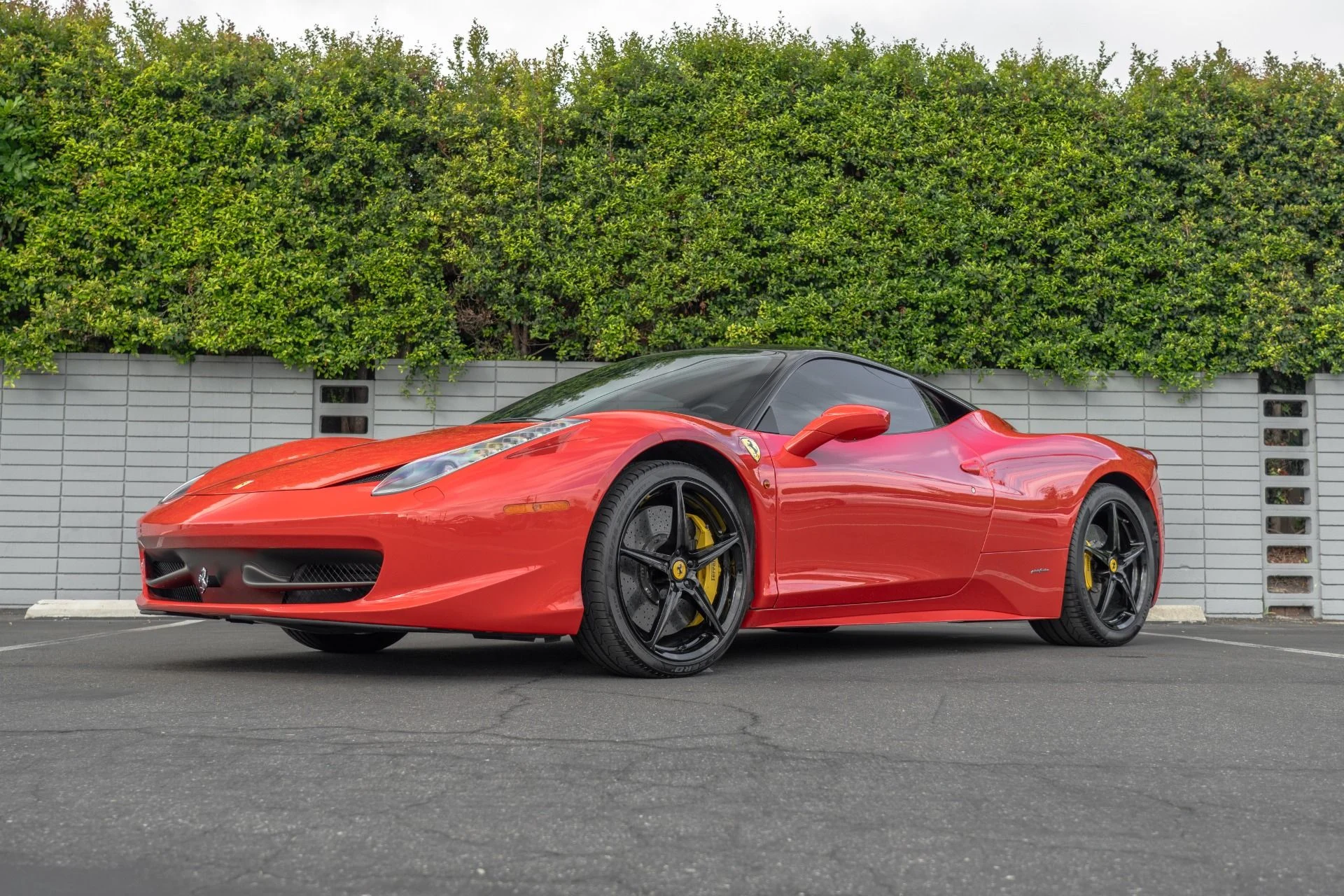 mph012_2352317441_Used_2012_Ferrari_458_Italia_1759348121_31b8e41606